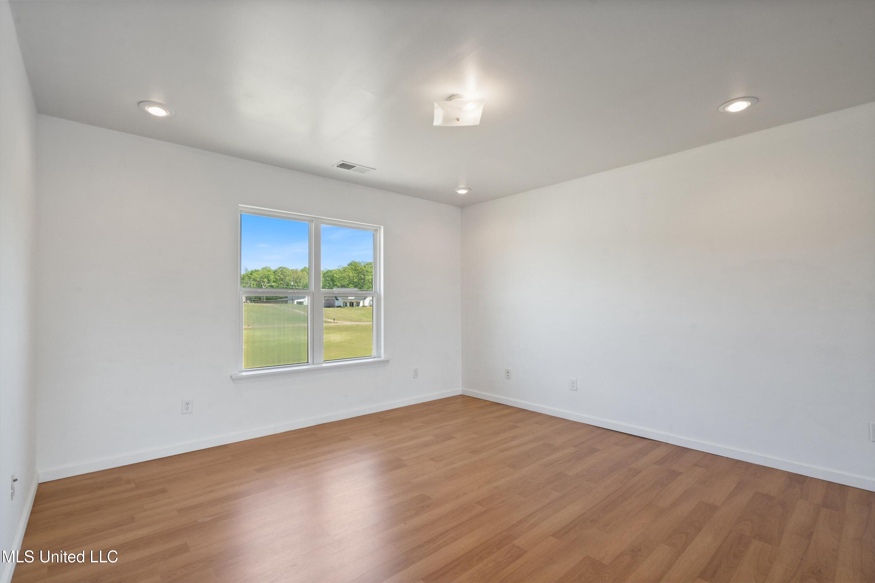 206 Swan Lk Drive Property Photo 45