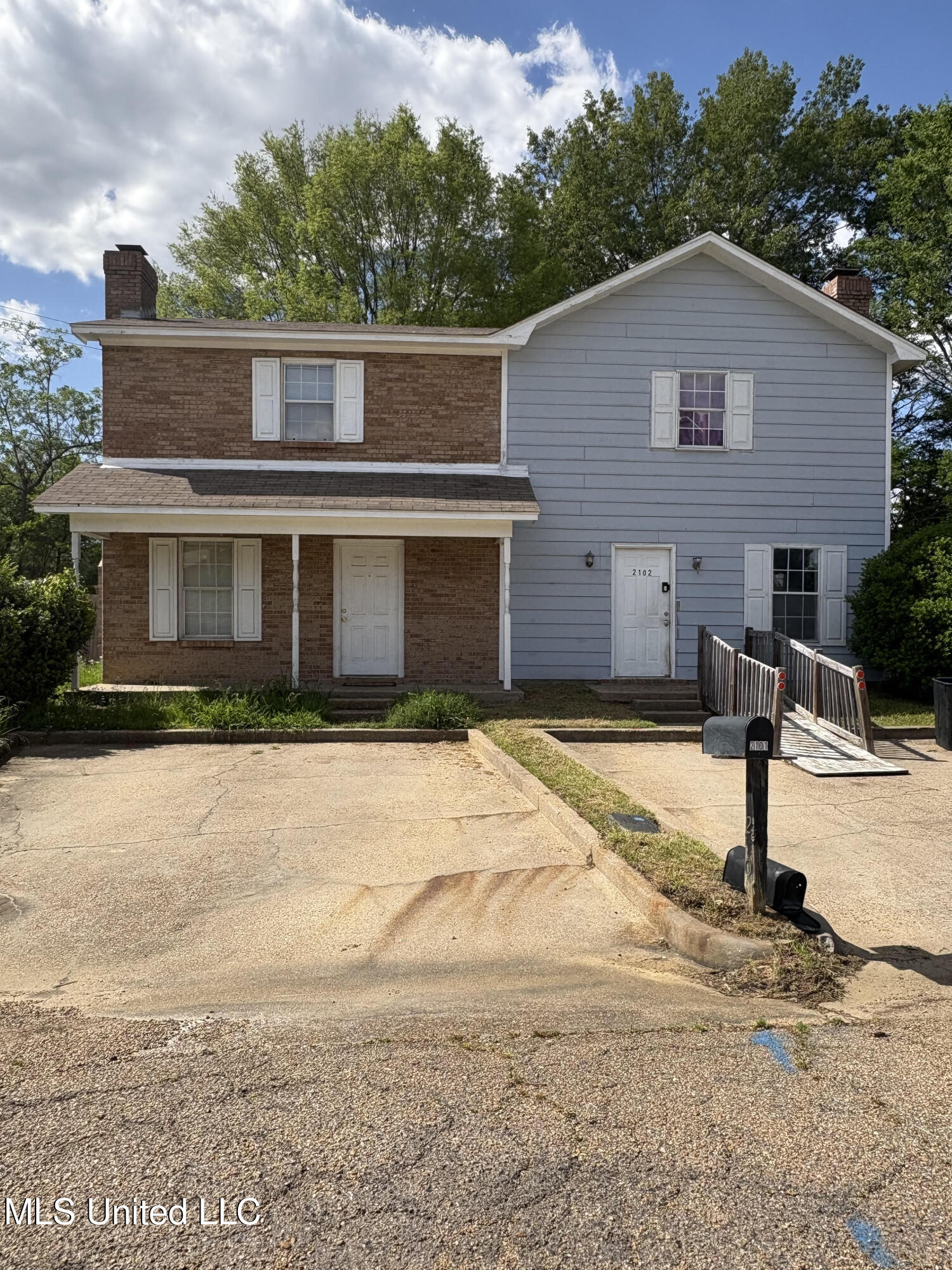 2101 Jamestown Way Property Photo 1