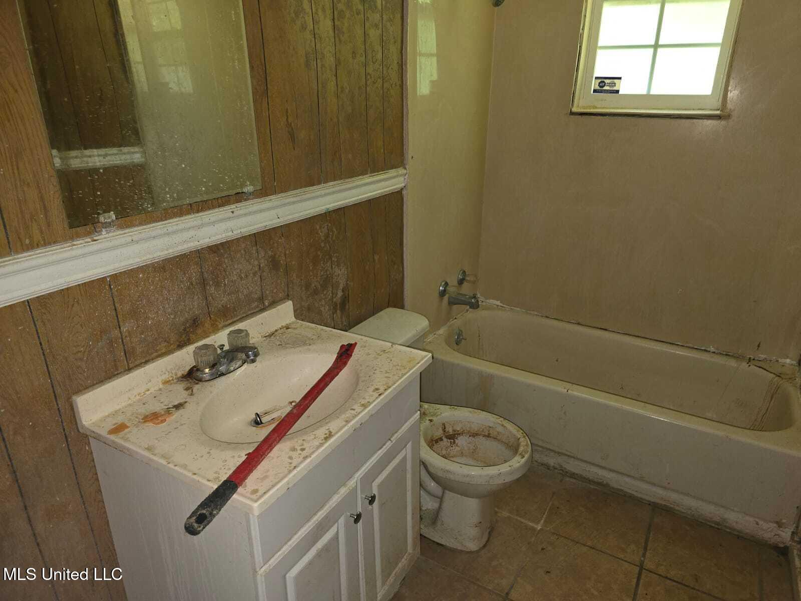 1111 Woodward Avenue Property Photo 9