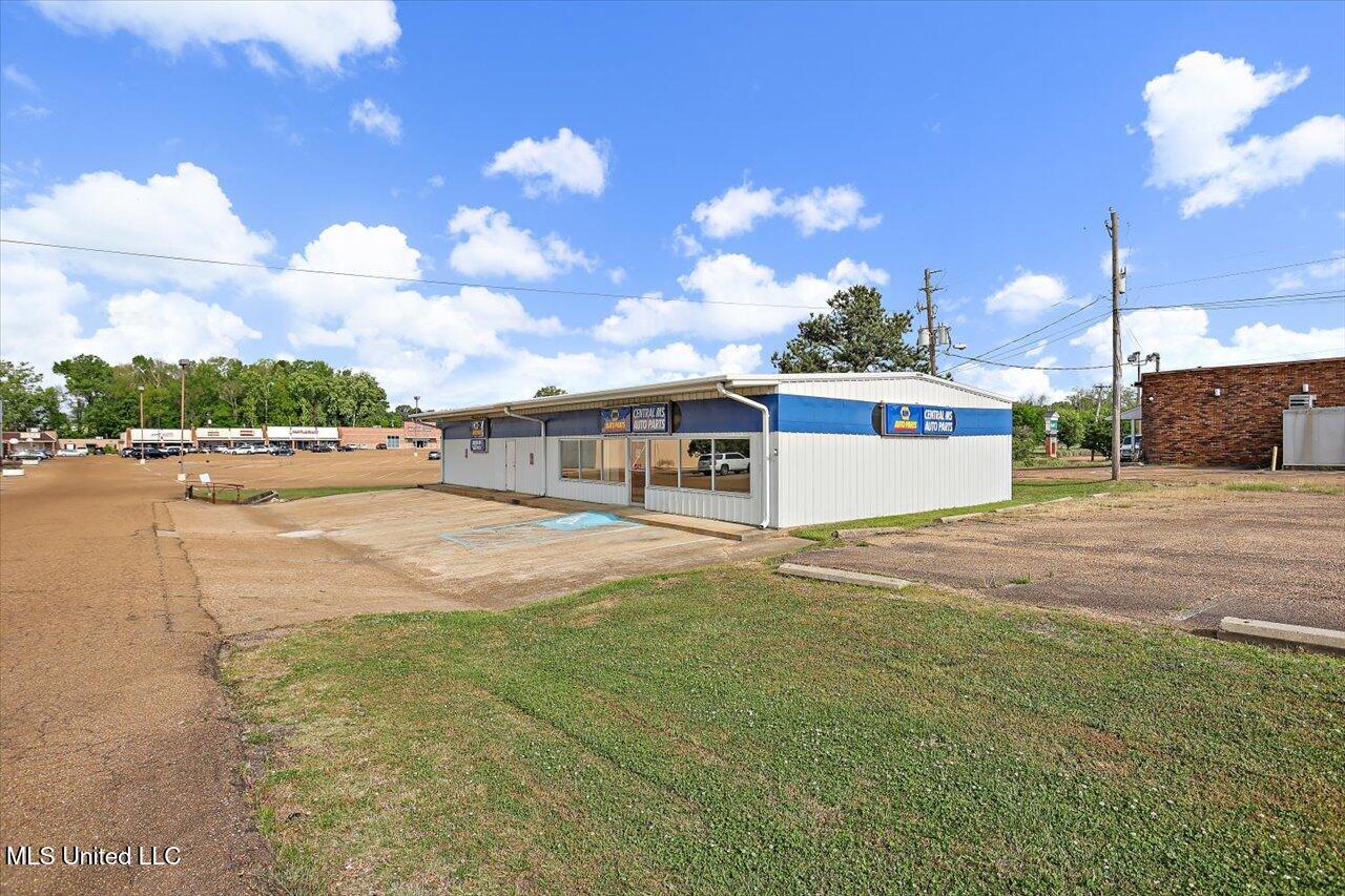 230 Clinton Plaza Property Photo 4