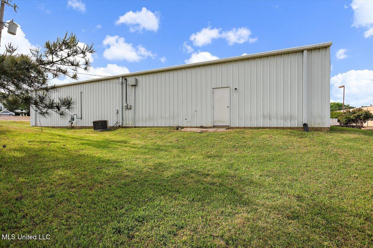 230 Clinton Plaza Property Photo 8