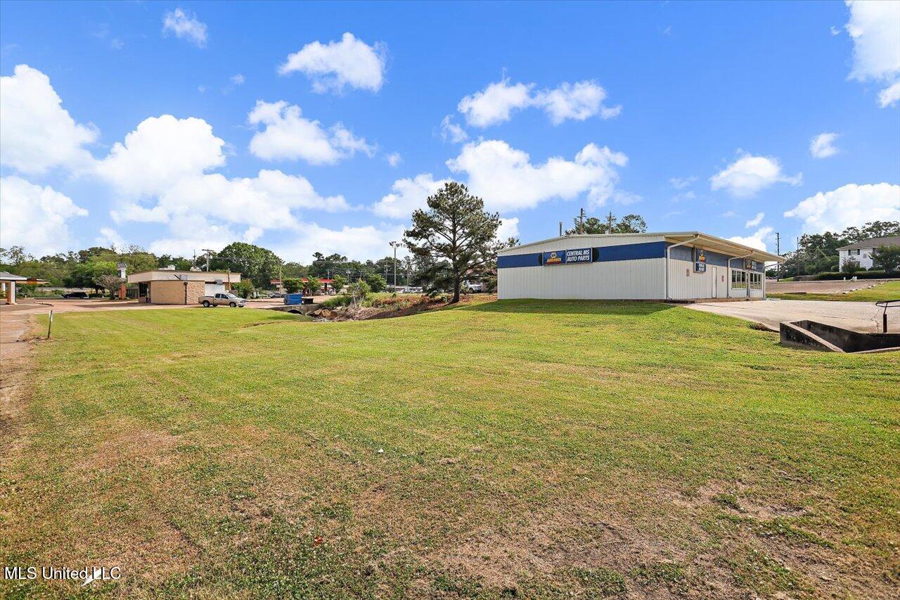 230 Clinton Plaza Property Photo 10