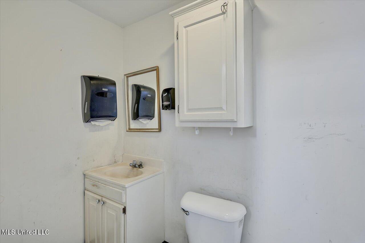 230 Clinton Plaza Property Photo 26