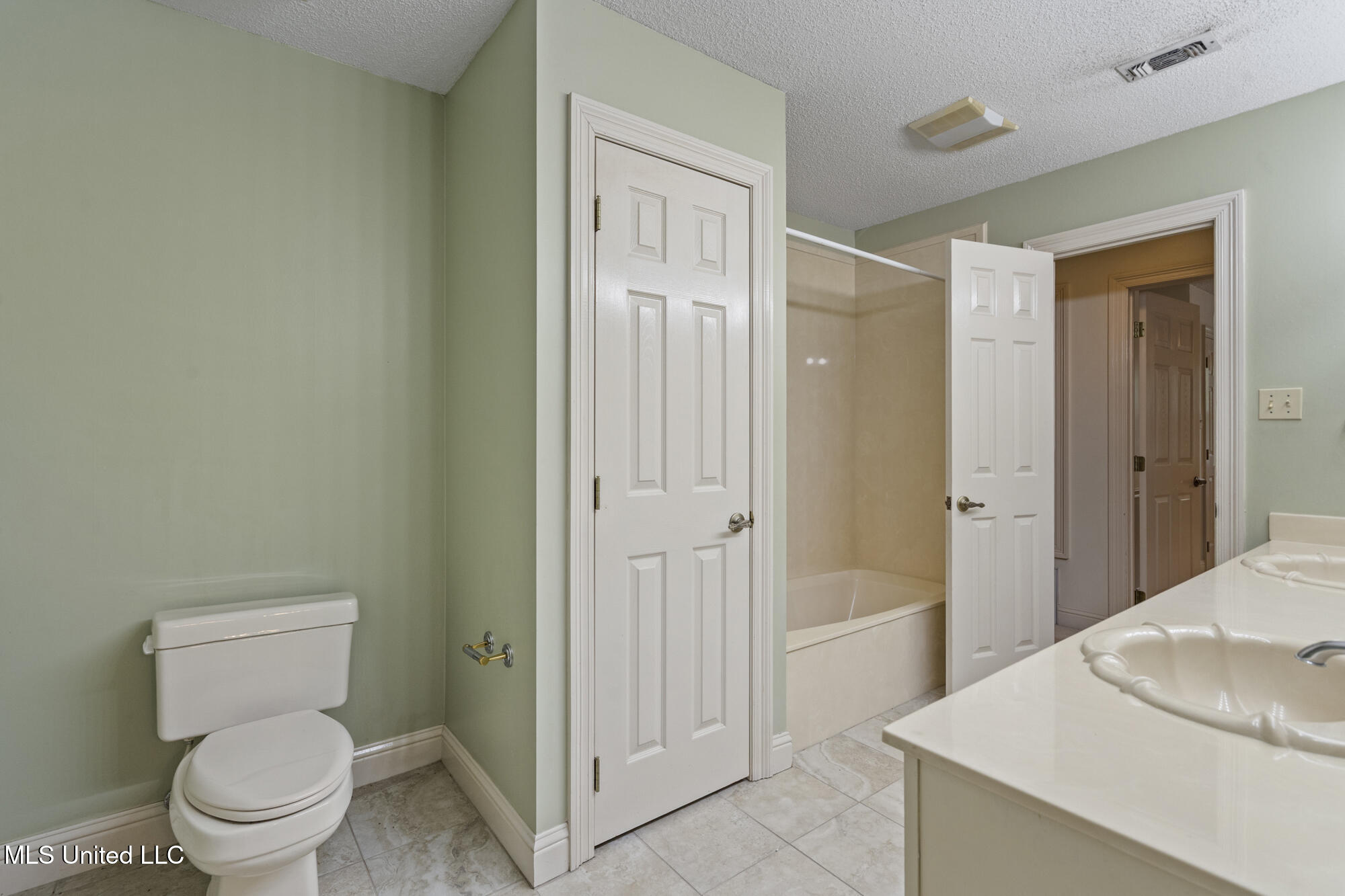 12918 Coles Cove Property Photo 39
