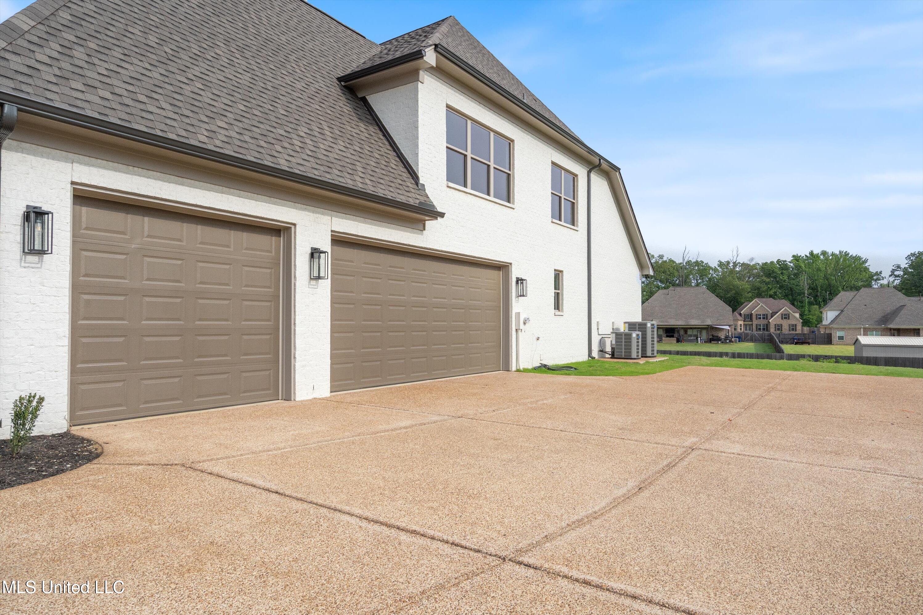 4364 Brooke Drive Property Photo 4