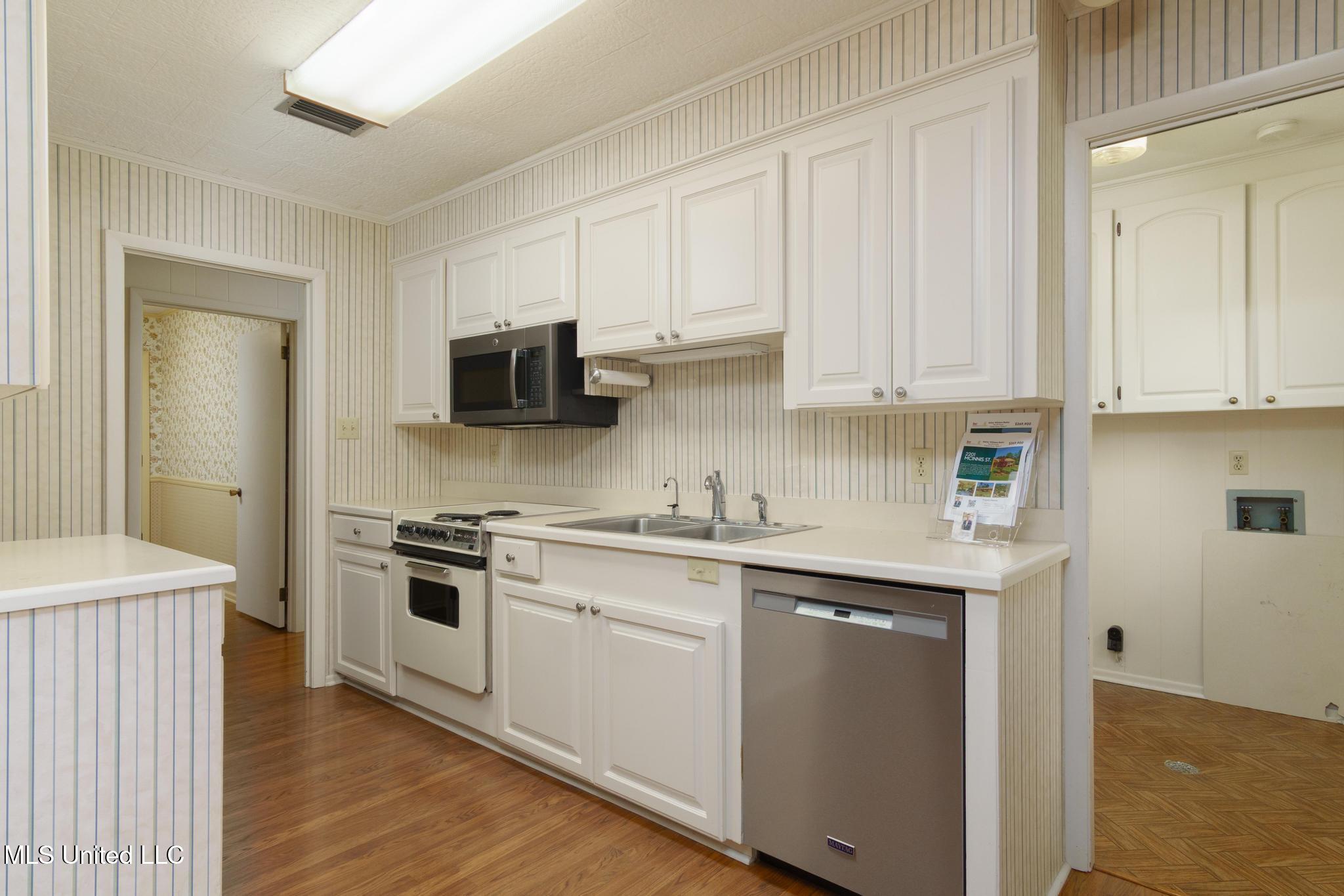 2201 Mcinnis Street Property Photo 8