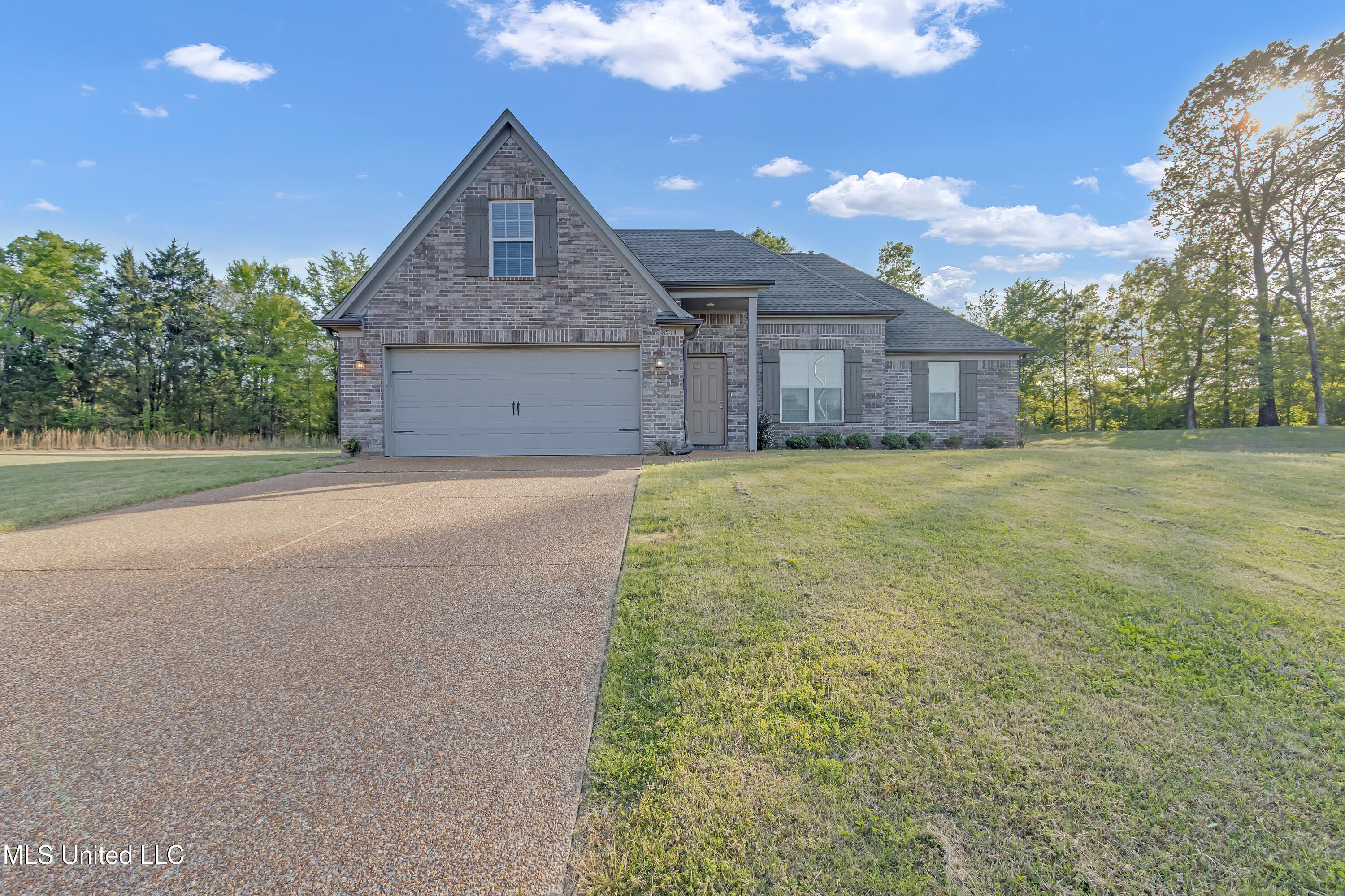 8539 S Courtly Circle Property Photo 1