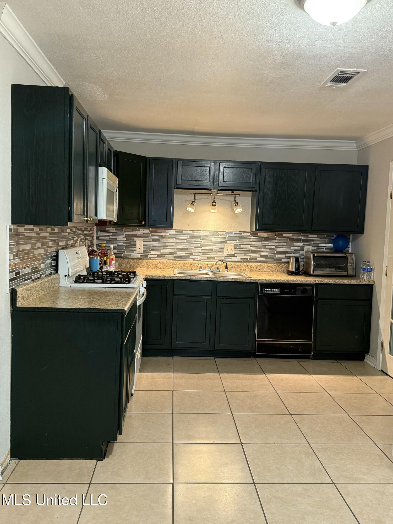 229 Woodland Circle Property Photo 2