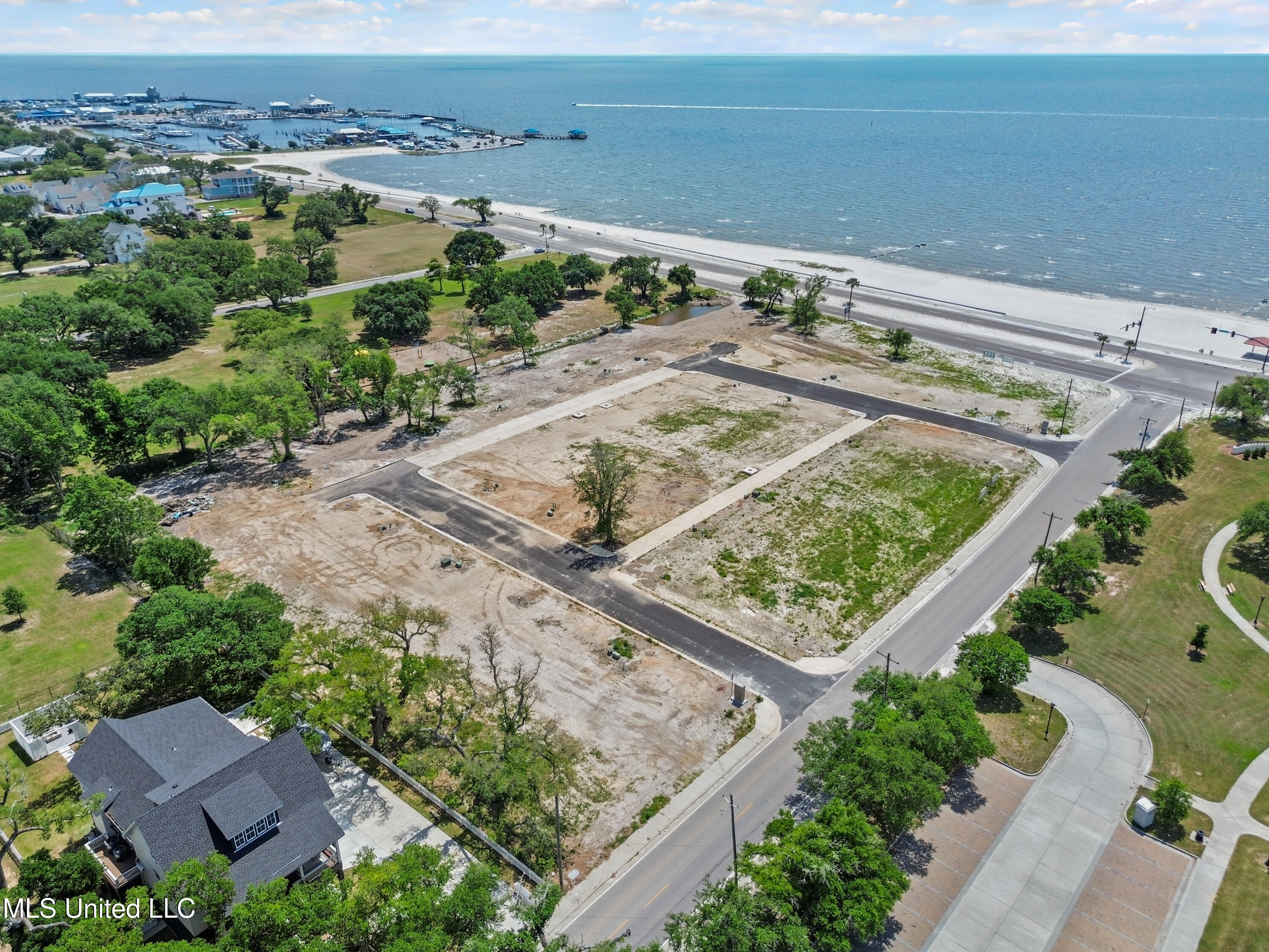 113 Henderson Avenue Property Photo 2