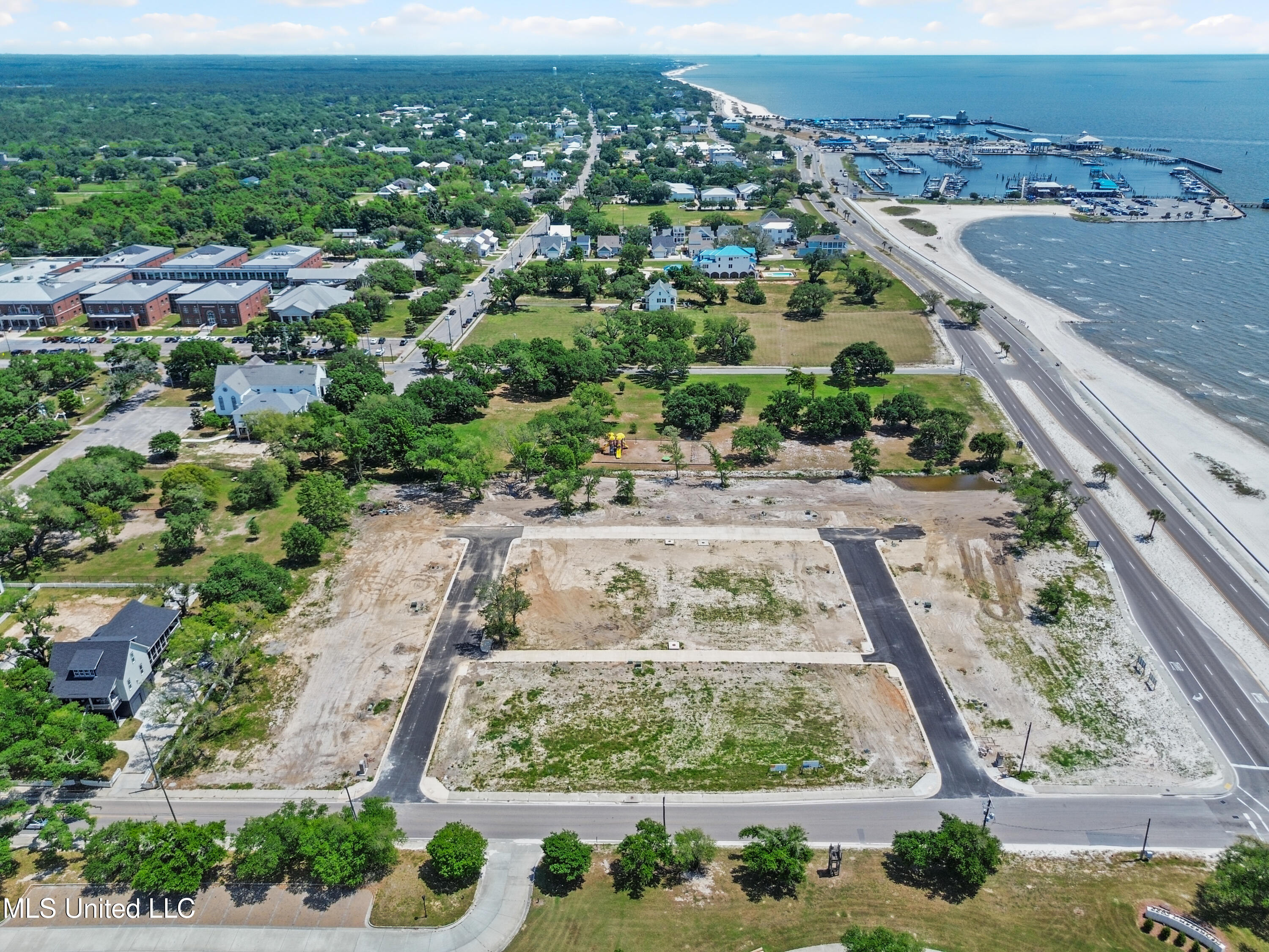 113 Henderson Avenue Property Photo 3