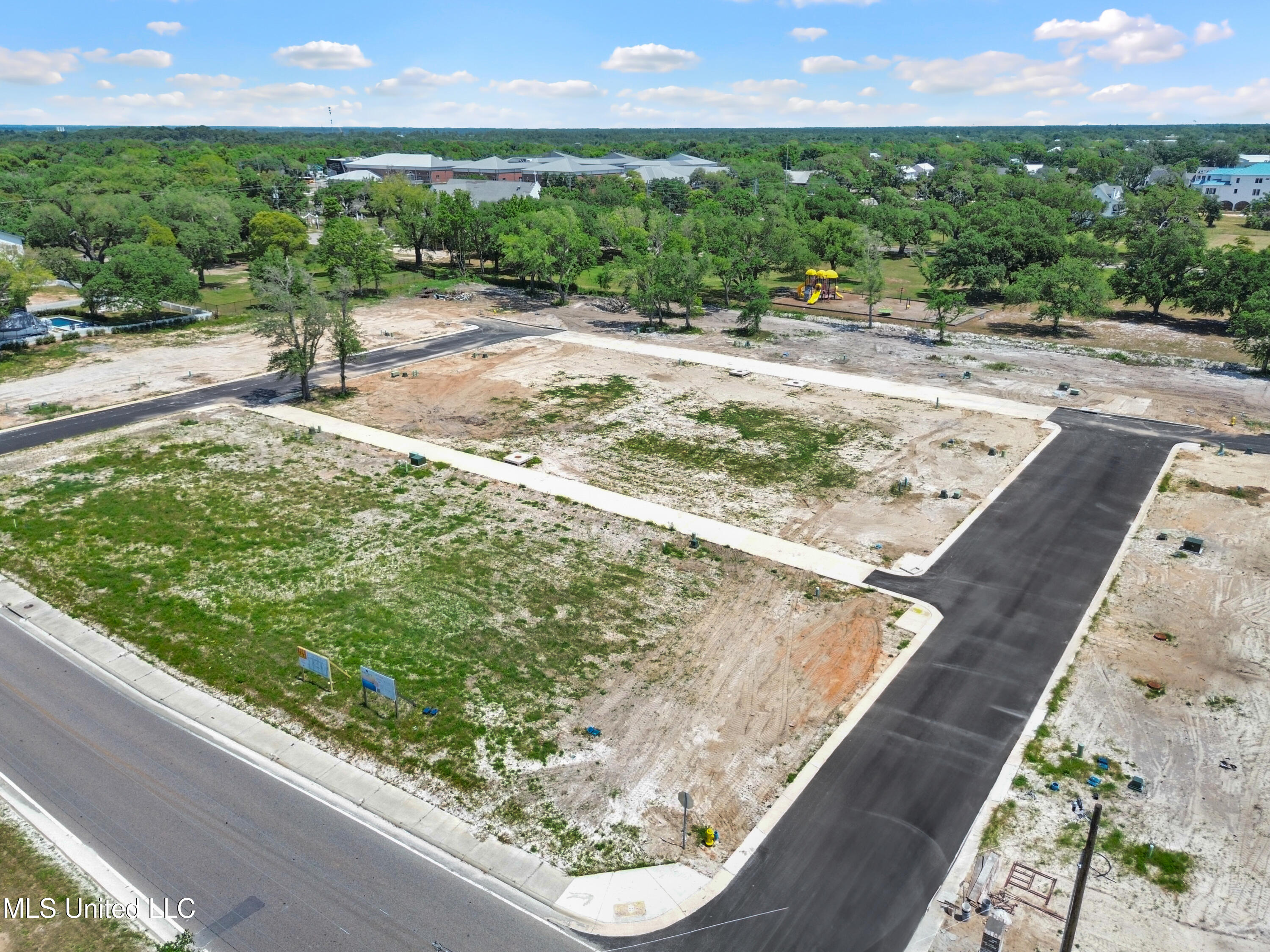 113 Henderson Avenue Property Photo 5