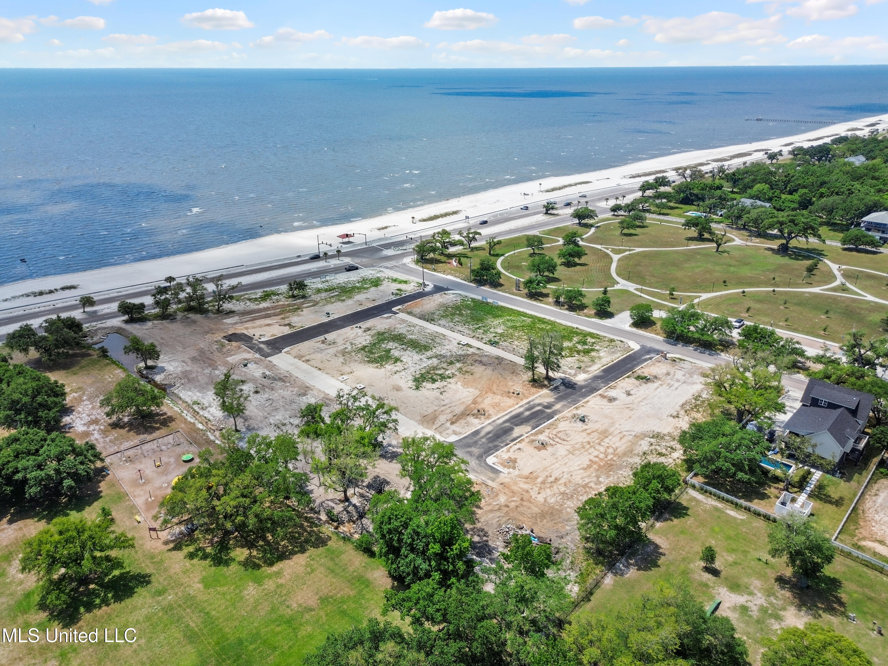 113 Henderson Avenue Property Photo 10