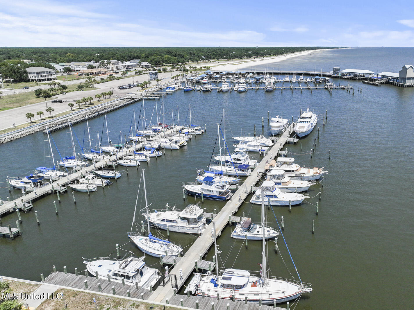 114 Henderson Avenue Property Photo 14