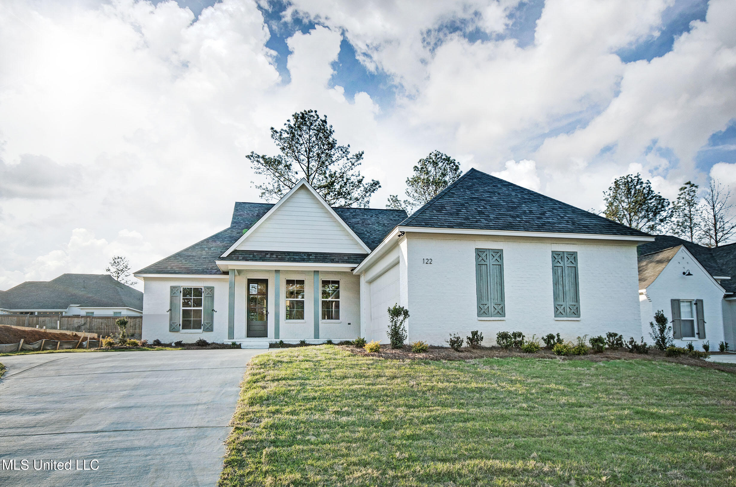 122 Springs Crossing Property Photo 1