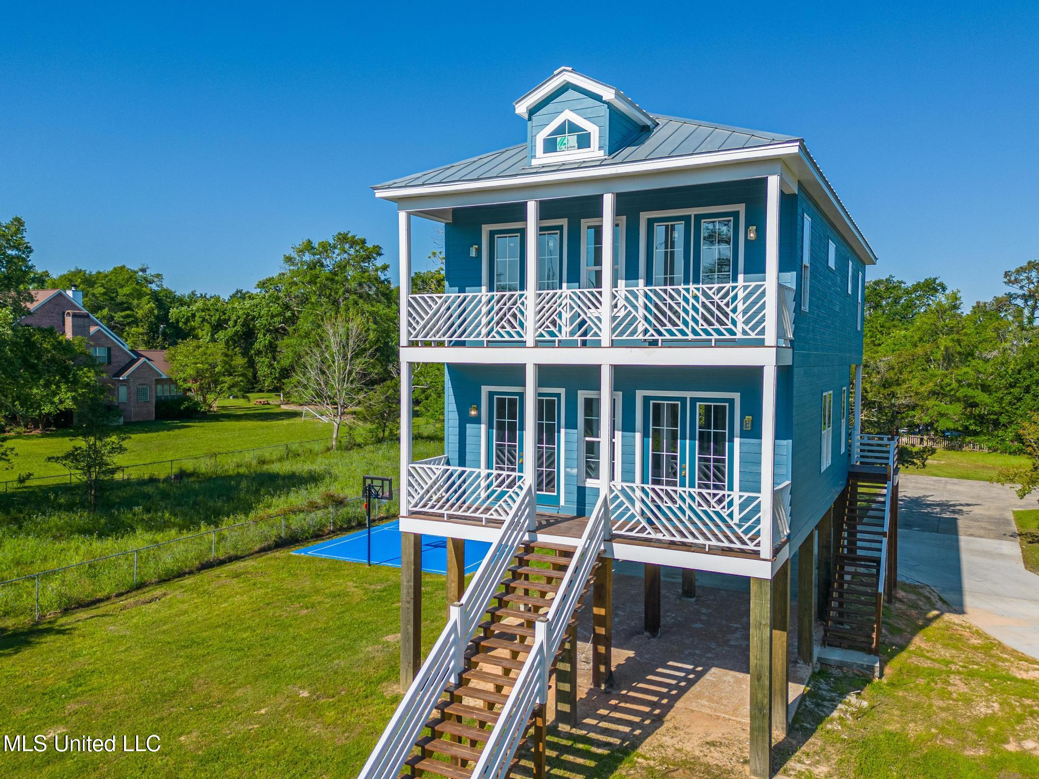 627 W Magnolia Street Property Photo