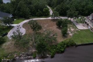 Woodland Circle Property Photo 2