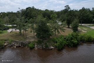 Woodland Circle Property Photo 3