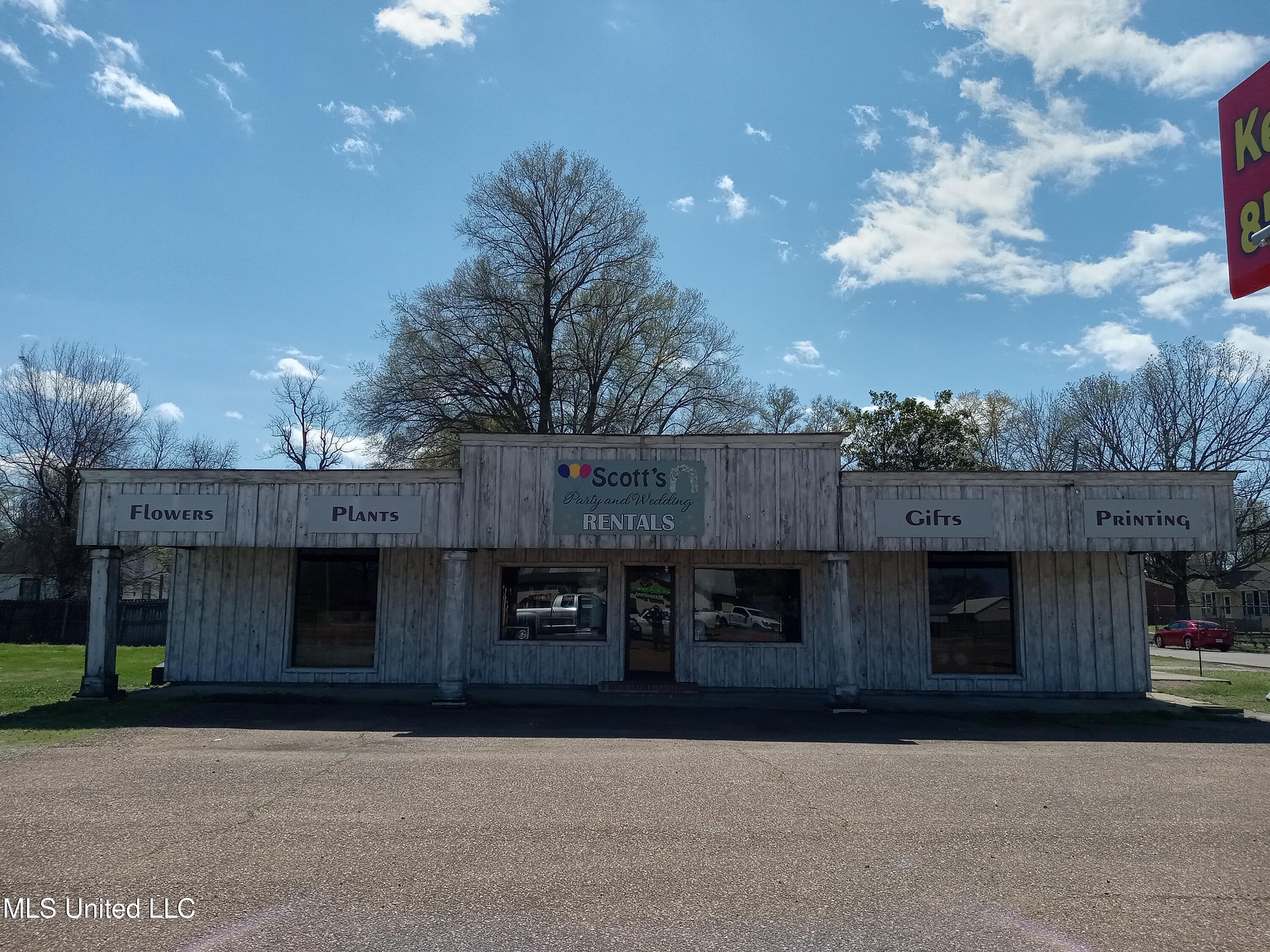 421 W Highway 82 Highway Property Photo 1
