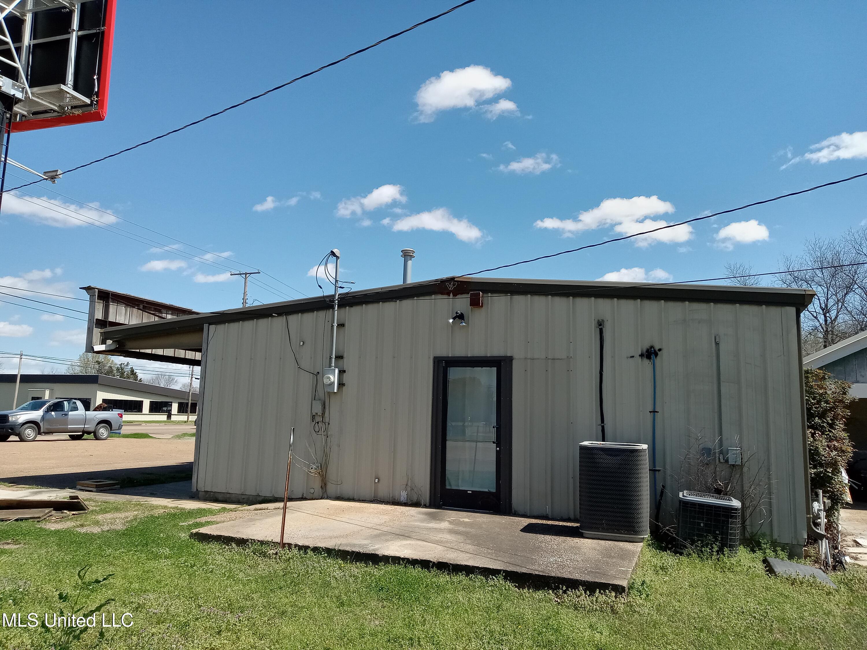 421 W Highway 82 Highway Property Photo 3