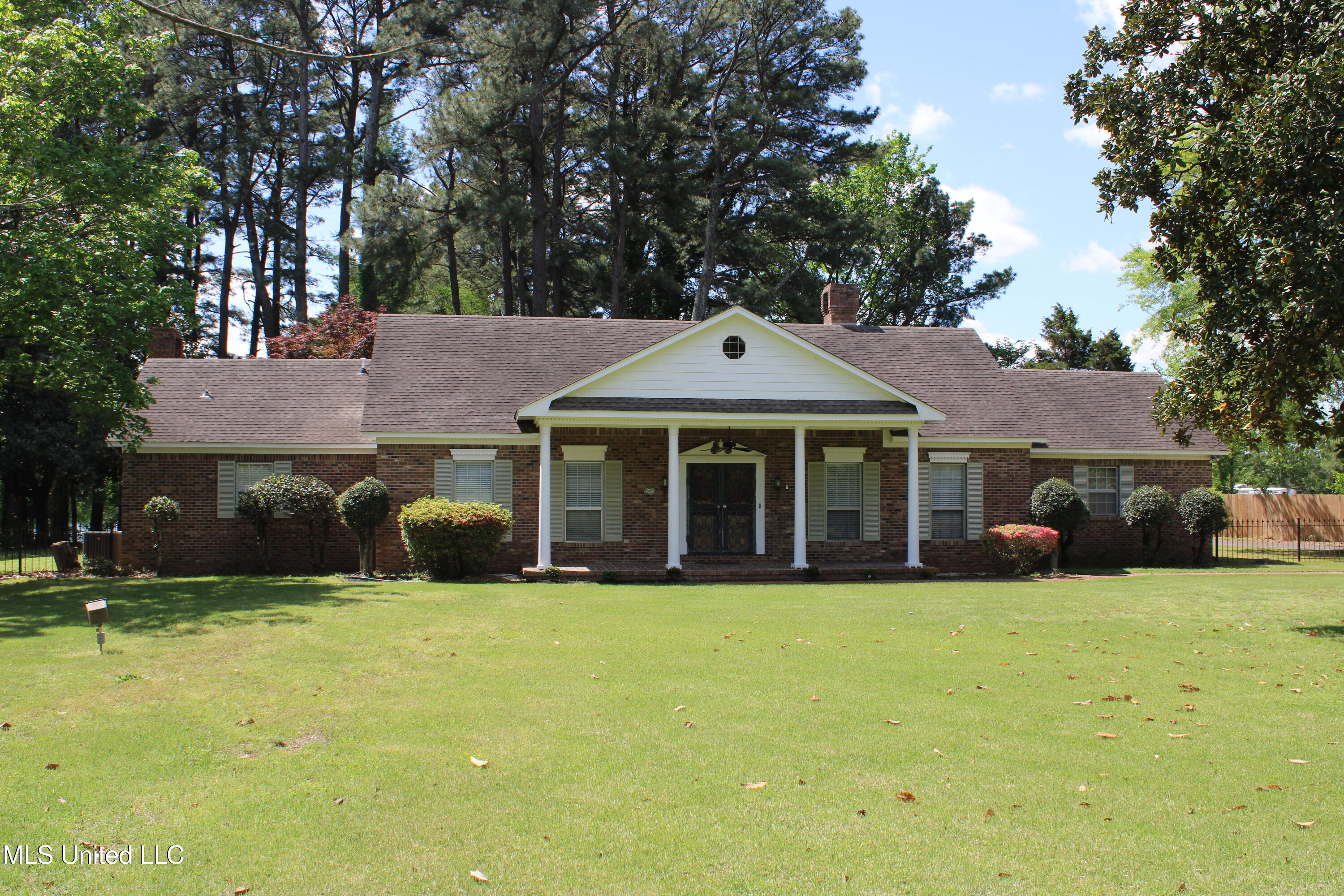 220 Flushing Cove Property Photo 1