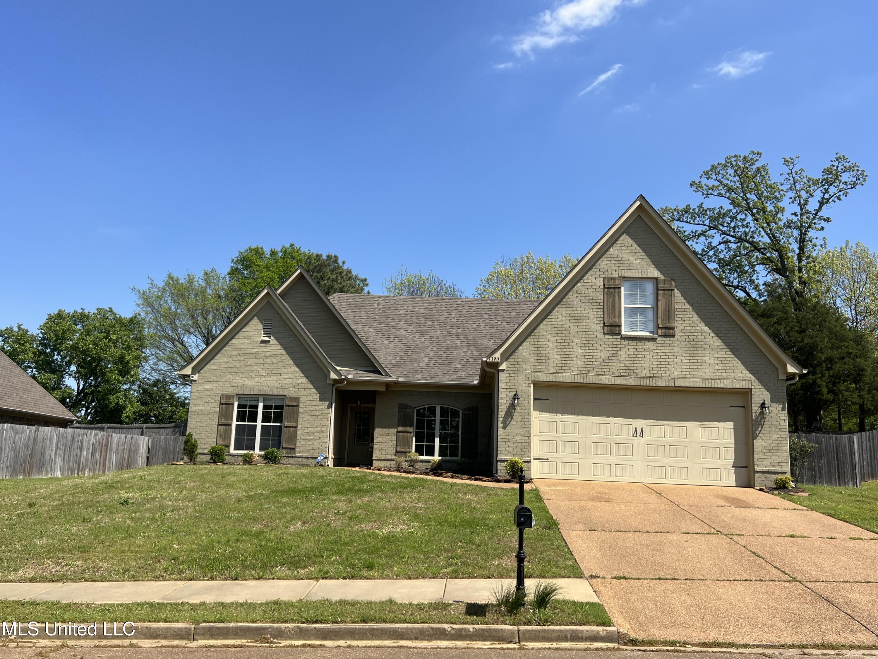 1390 E Lake Front Drive Property Photo 1