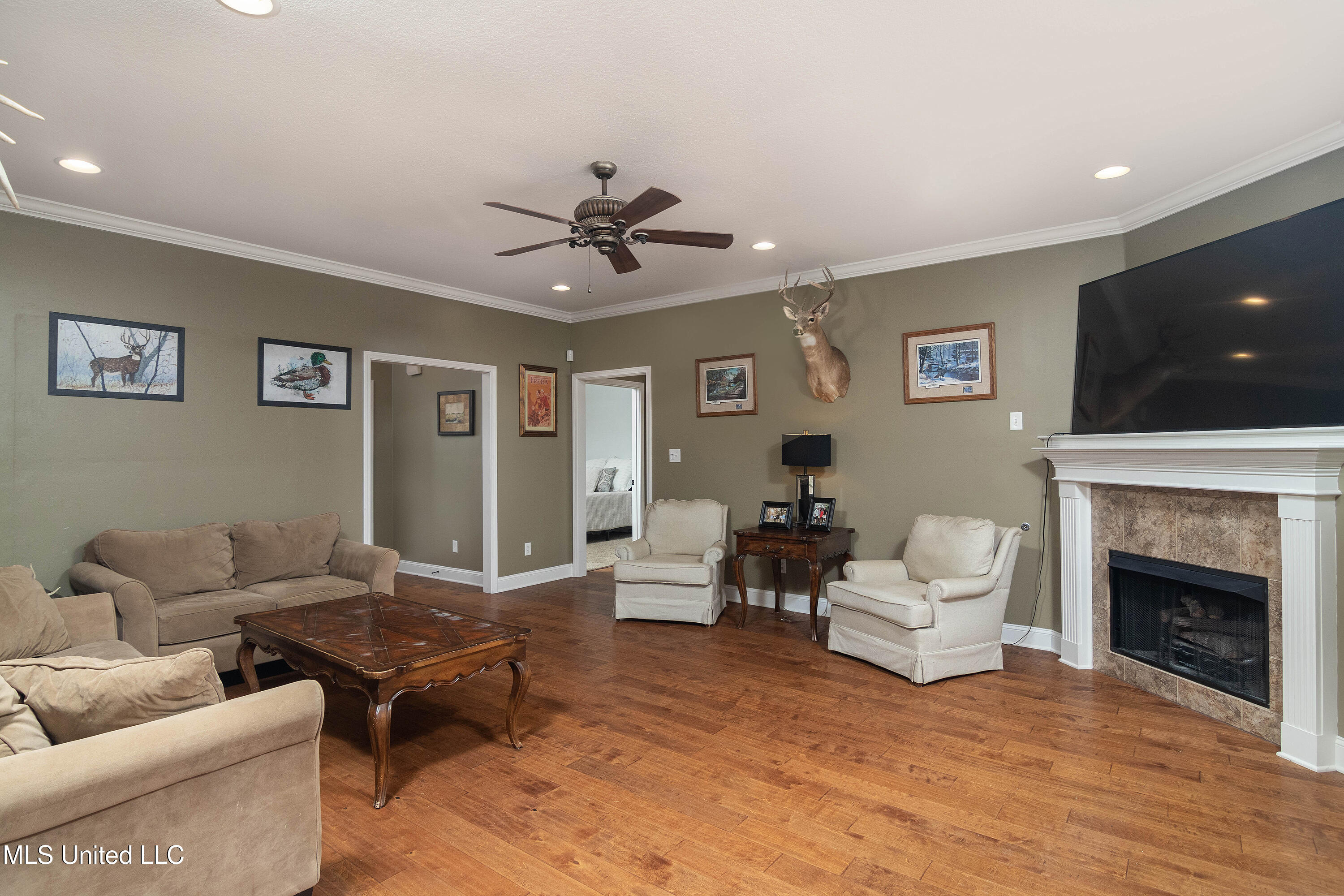 1390 E Lake Front Drive Property Photo 5
