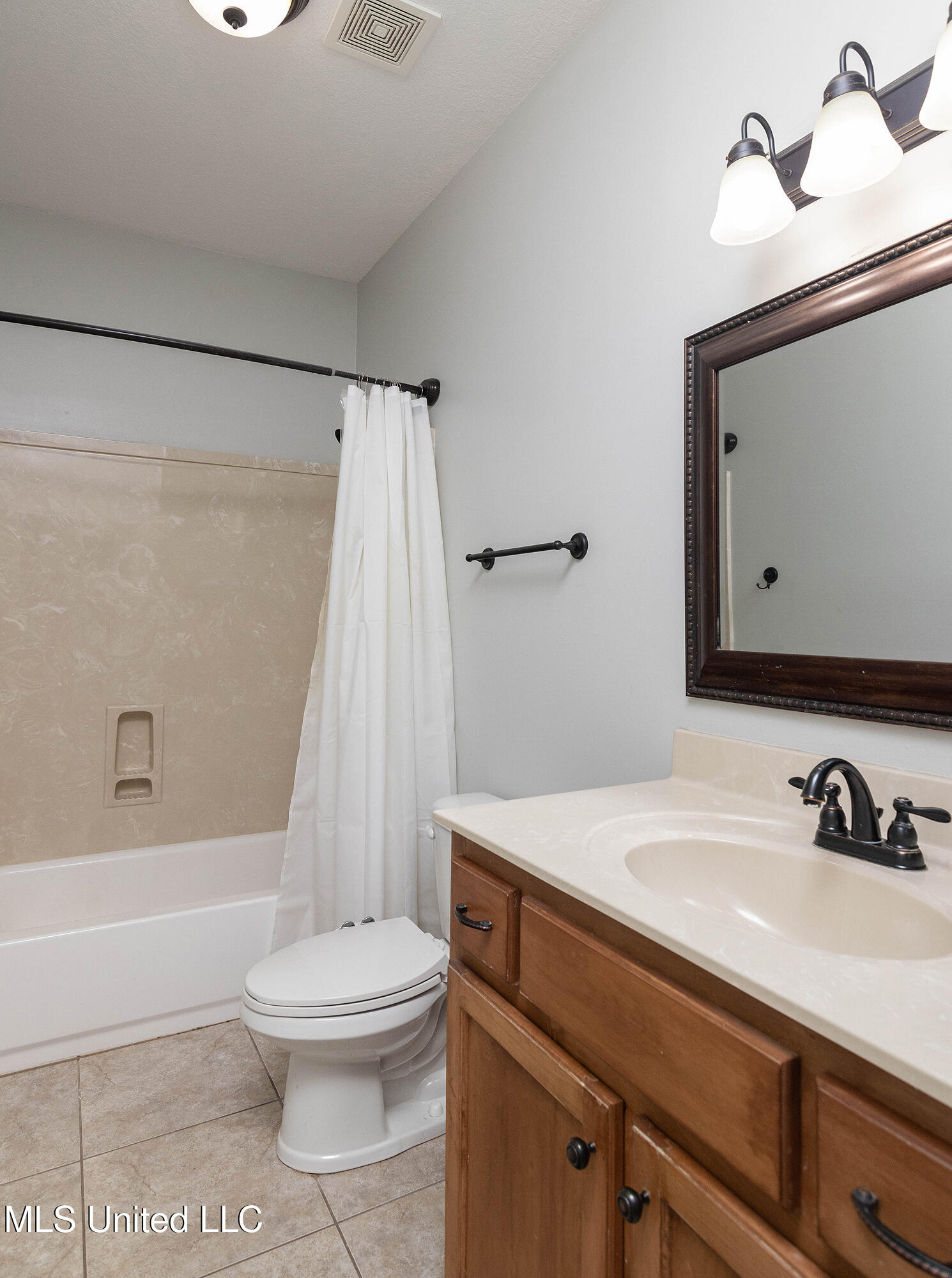 1390 E Lake Front Drive Property Photo 17