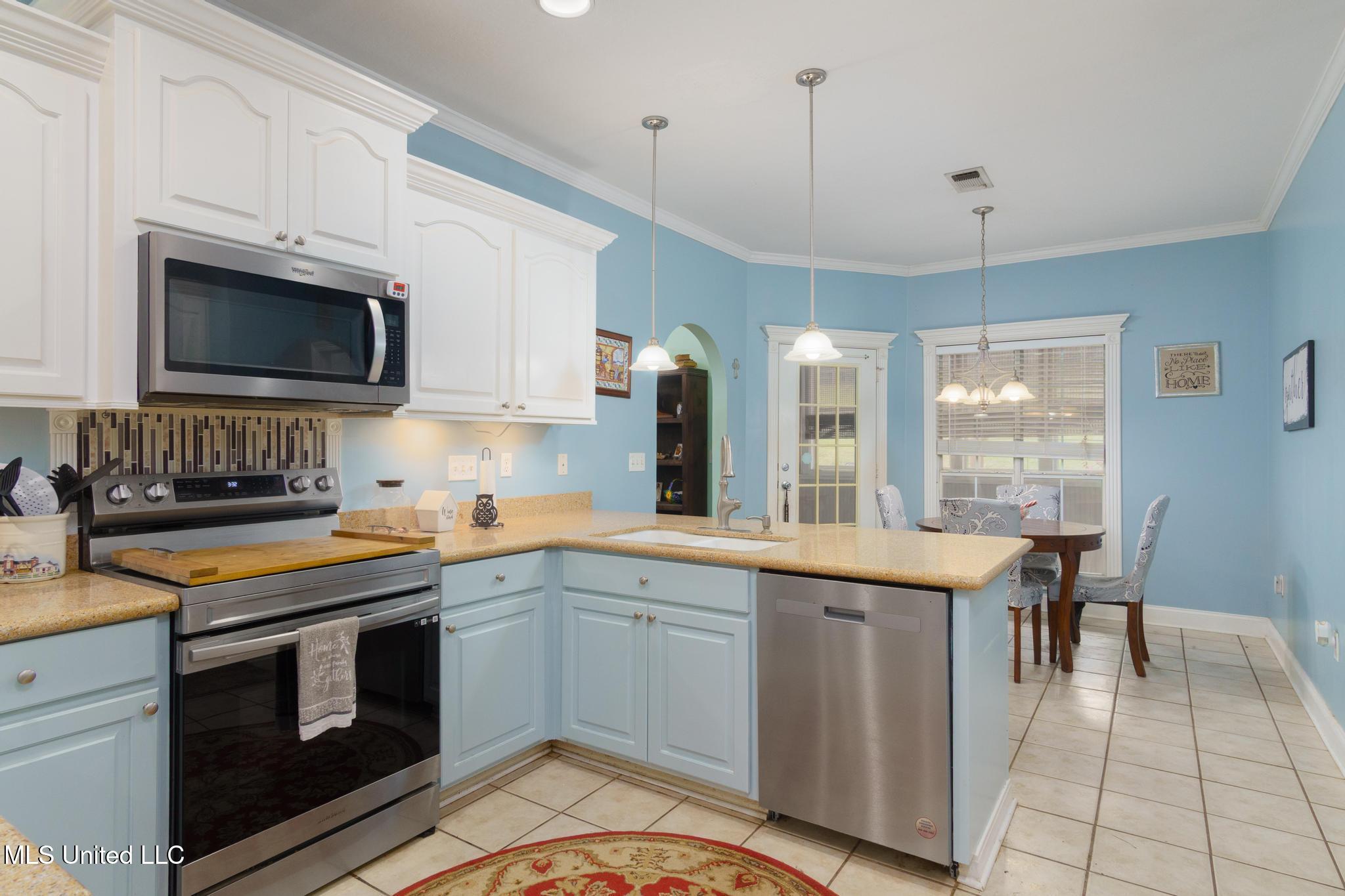 447 Brown's Bridge Road Property Photo 5