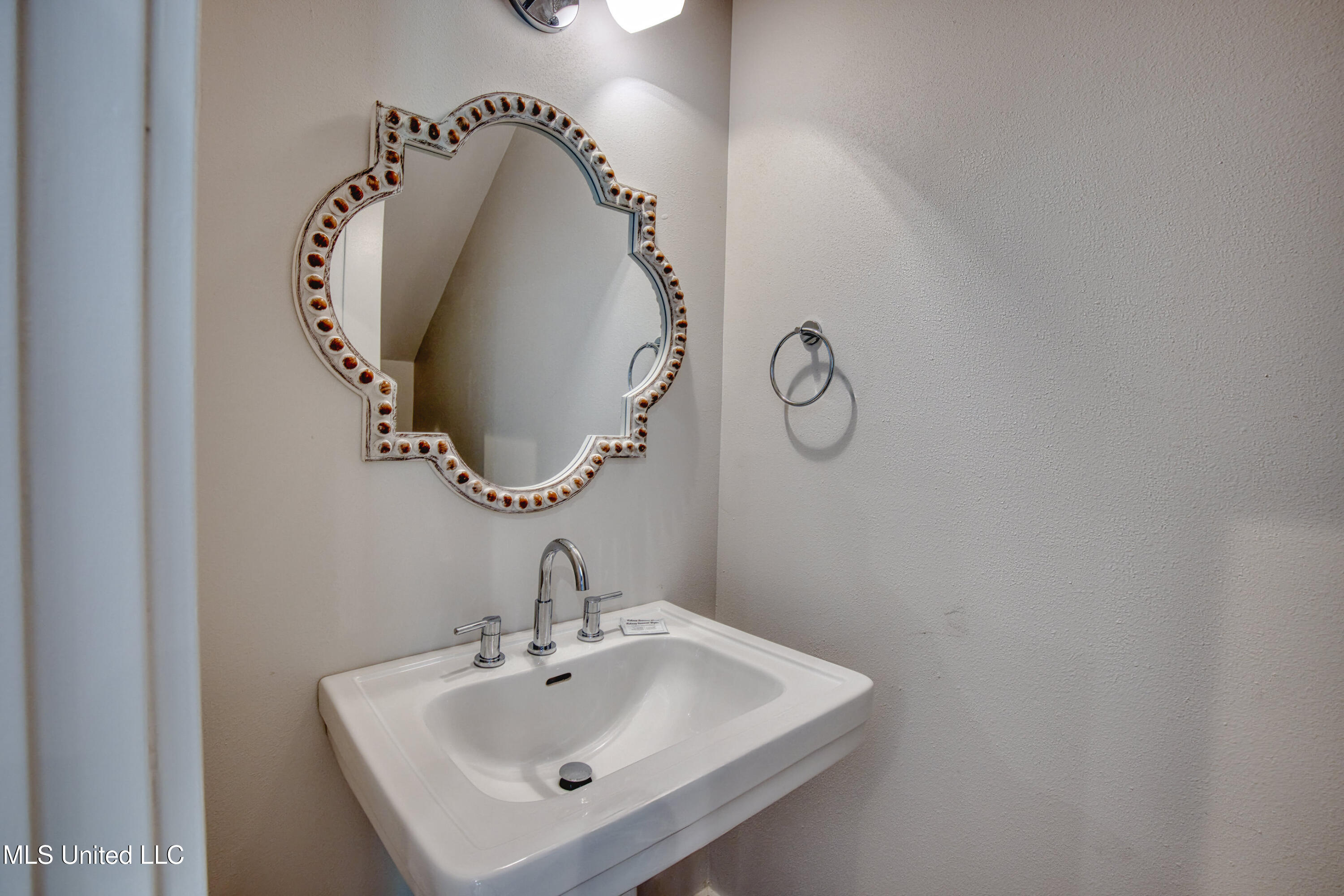 115 Menge Avenue Property Photo 7