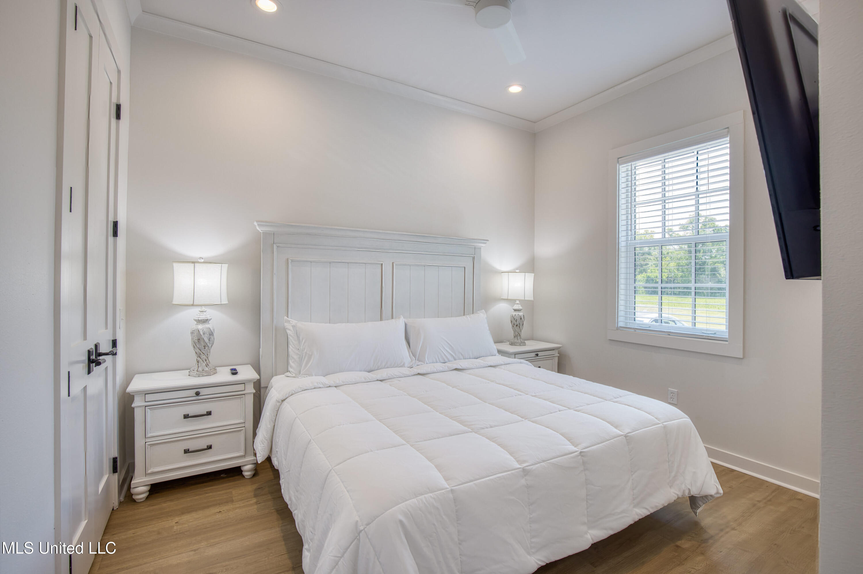 115 Menge Avenue Property Photo 8