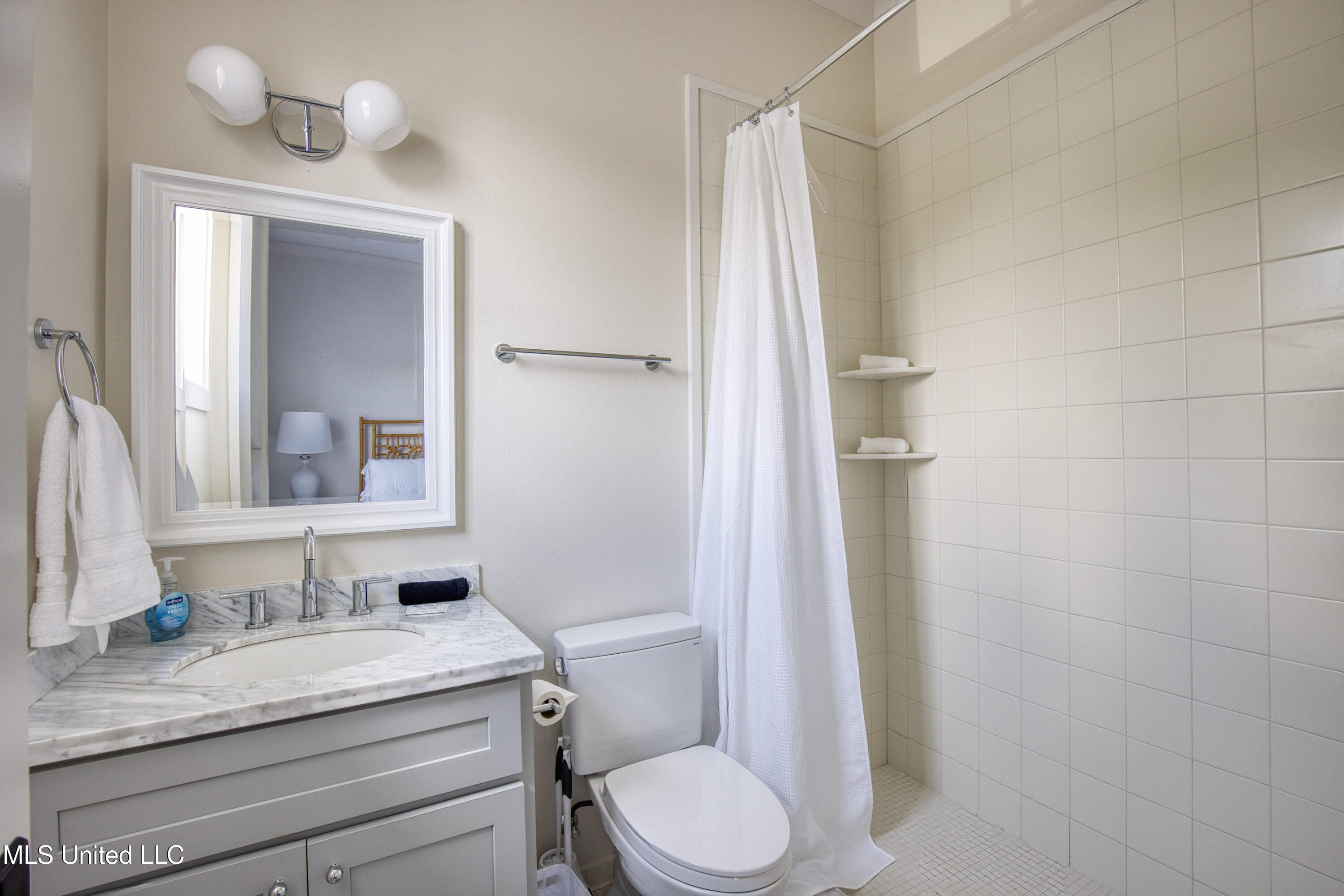 115 Menge Avenue Property Photo 10