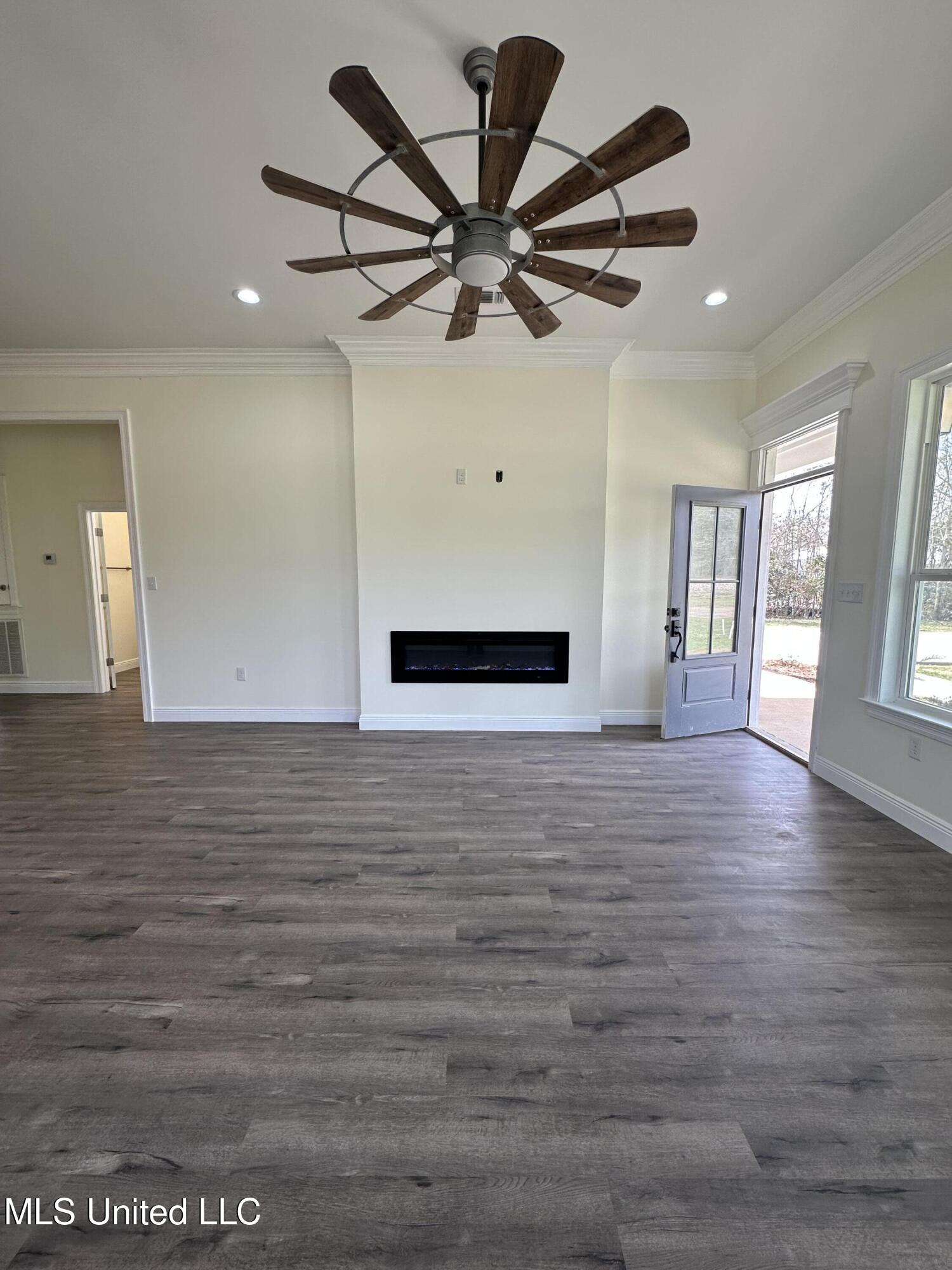 821 Central Avenue Property Photo 3