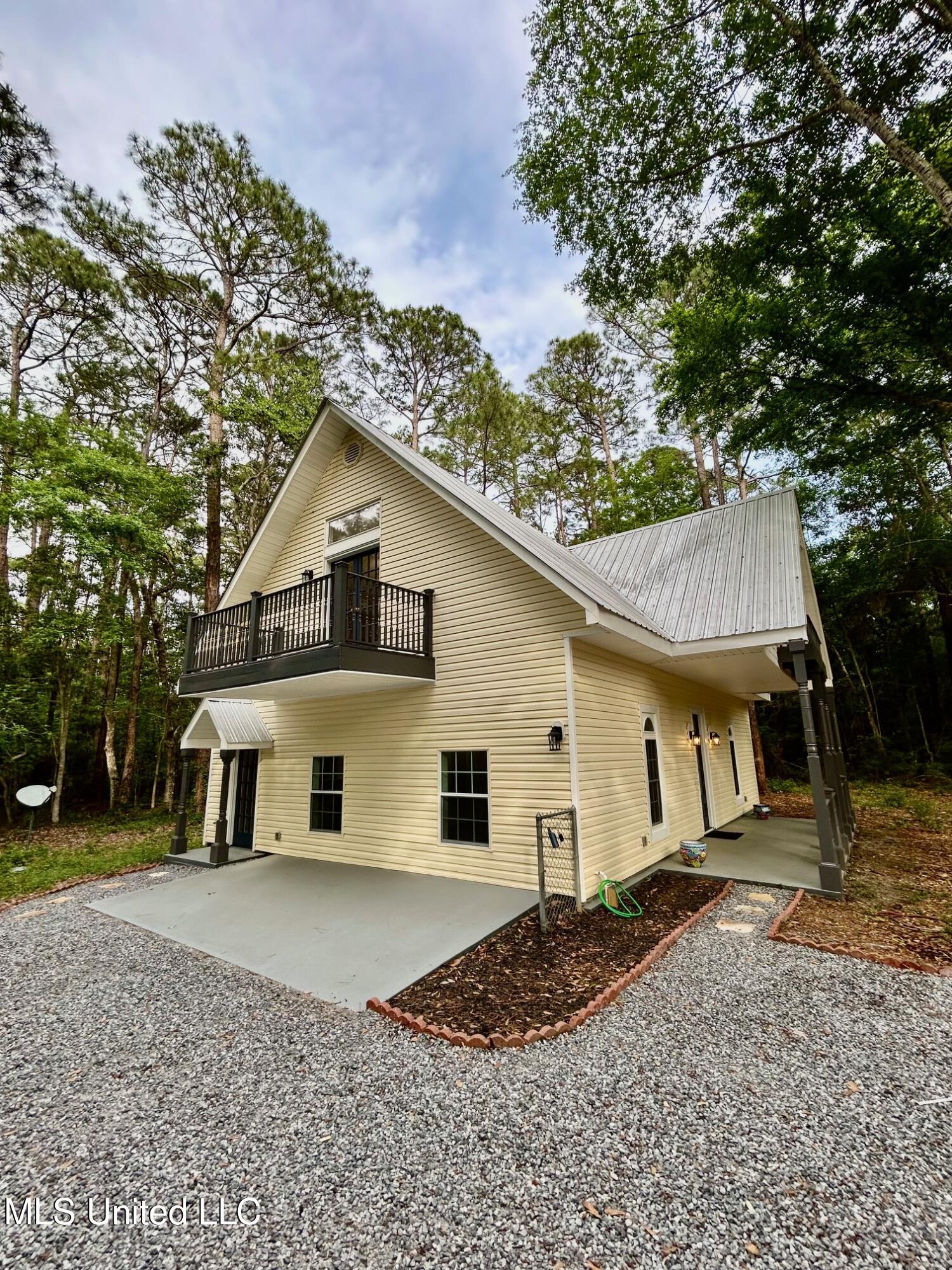 1024 Walnut Street Property Photo 3