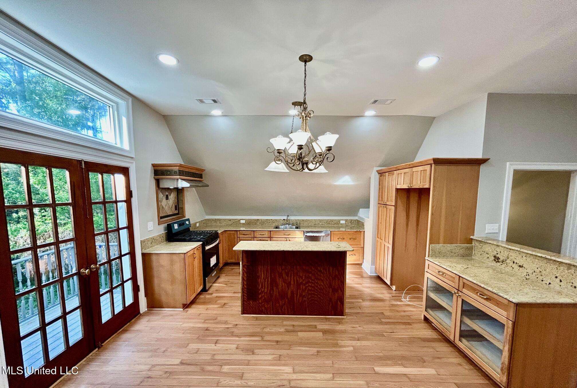 1024 Walnut Street Property Photo 7