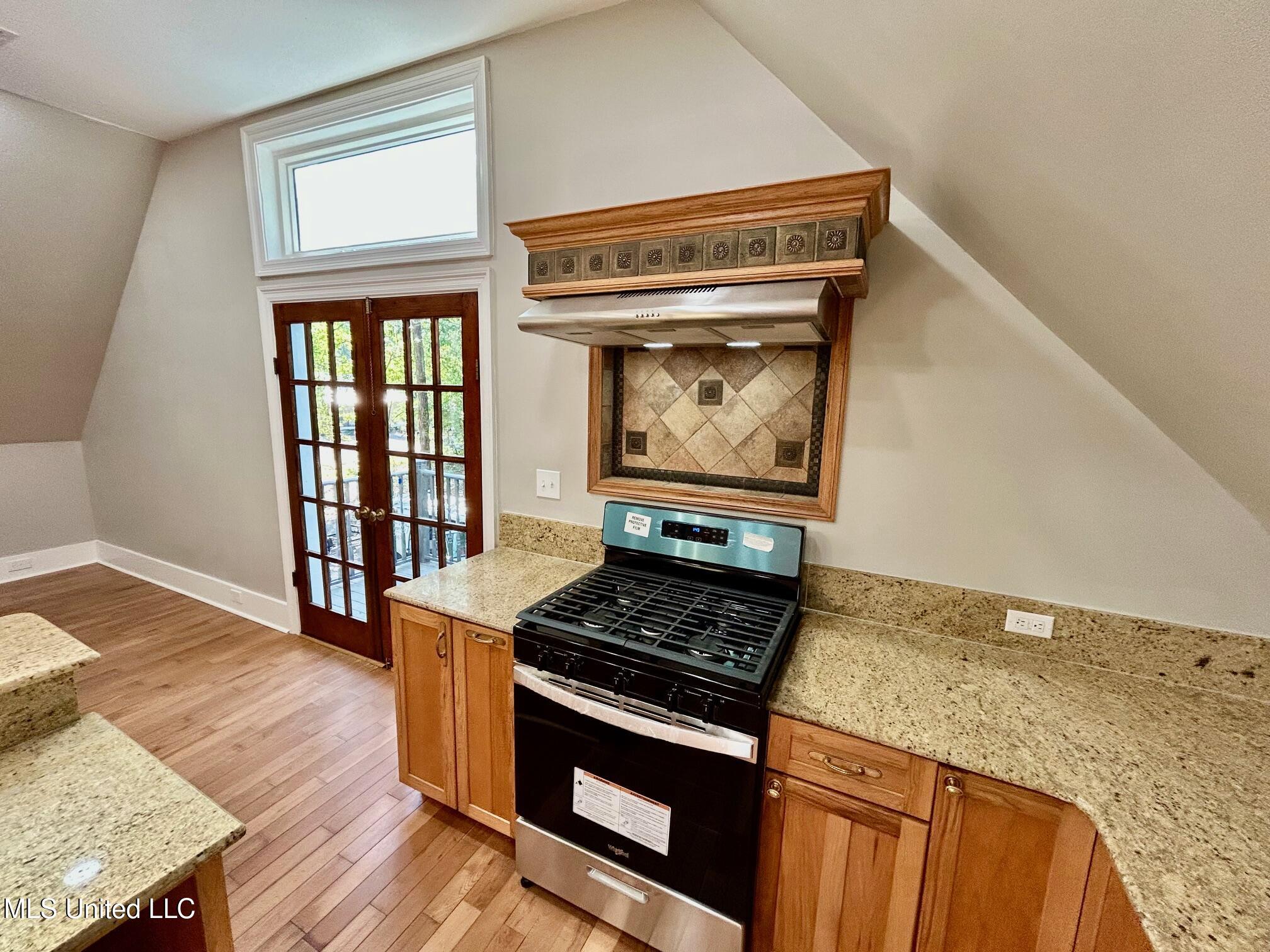 1024 Walnut Street Property Photo 8