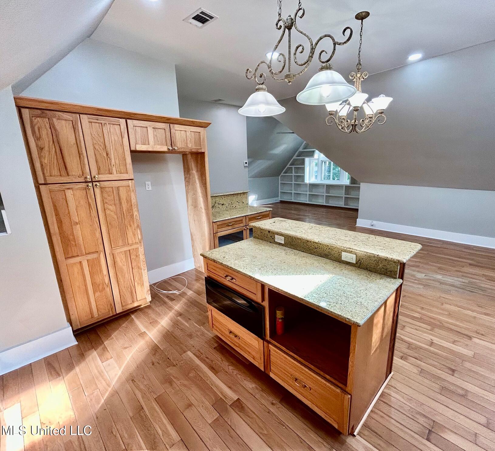 1024 Walnut Street Property Photo 10