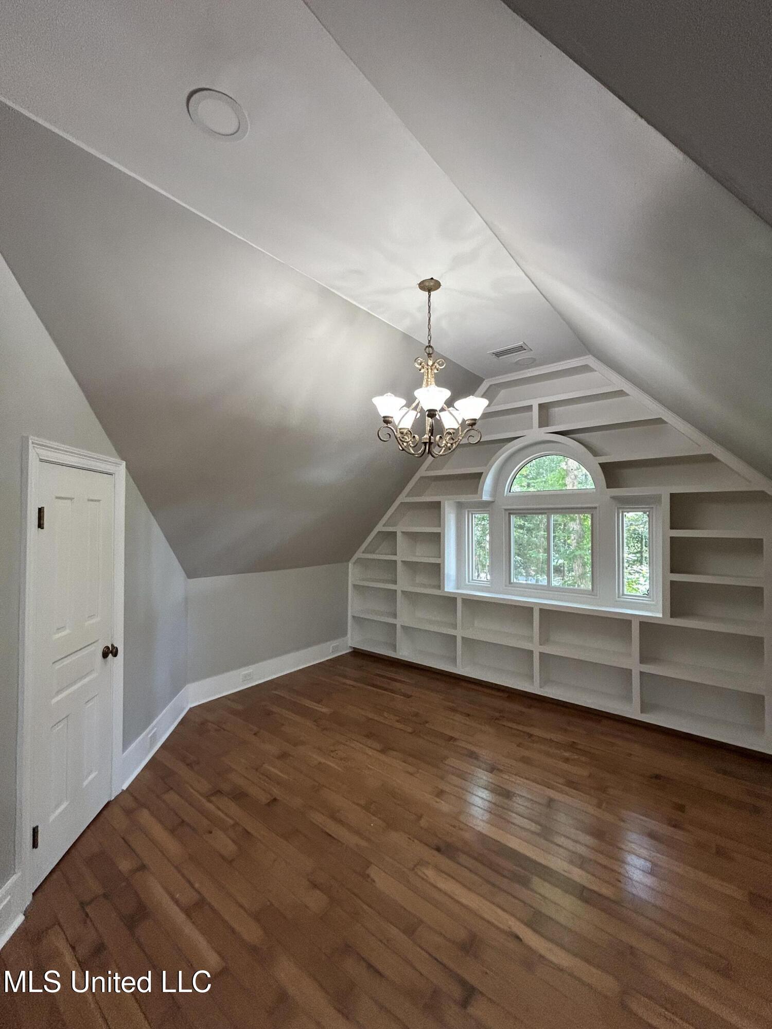 1024 Walnut Street Property Photo 13