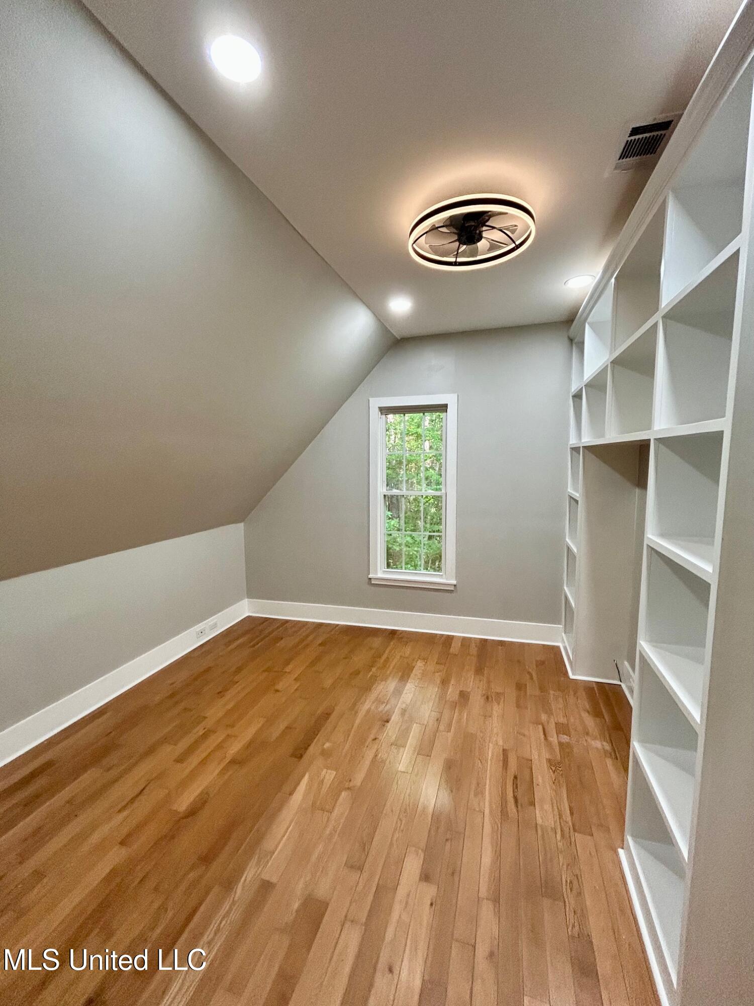 1024 Walnut Street Property Photo 14