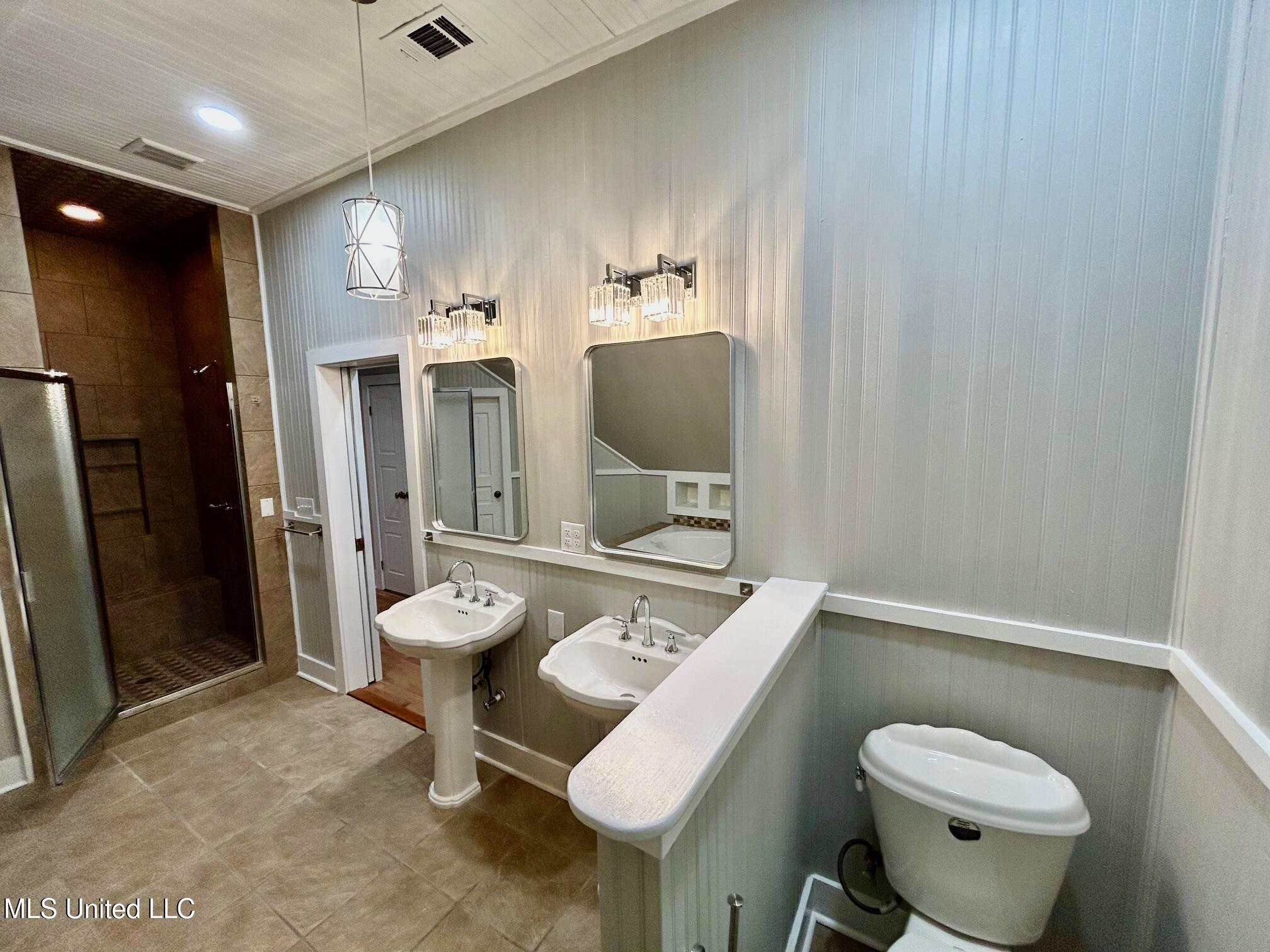 1024 Walnut Street Property Photo 17