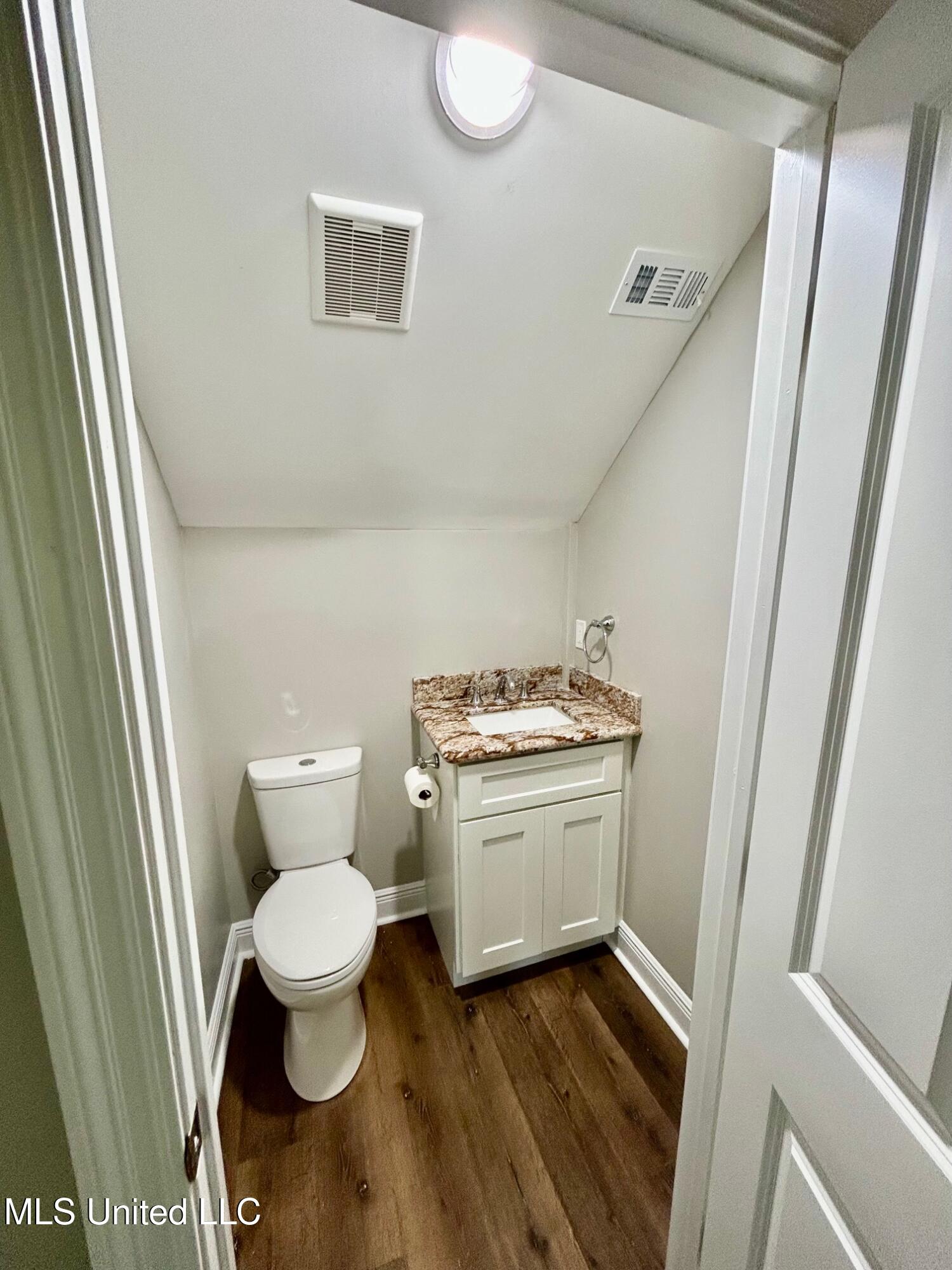 1024 Walnut Street Property Photo 25