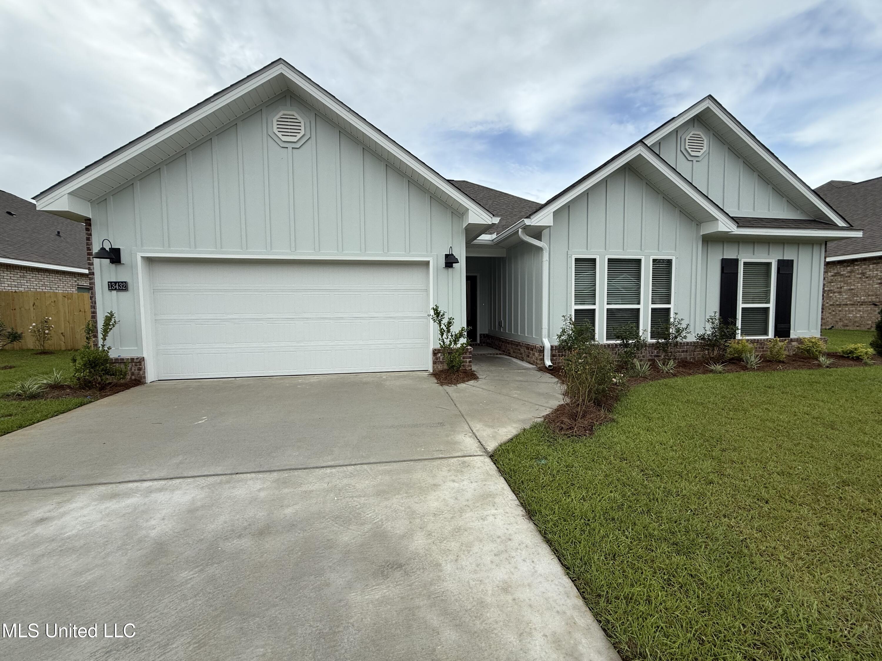 13432 Crane Drive Property Photo 1