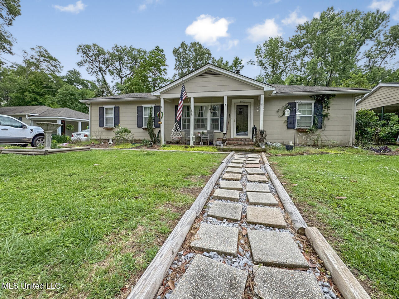 1802 Robinson Street Property Photo 1