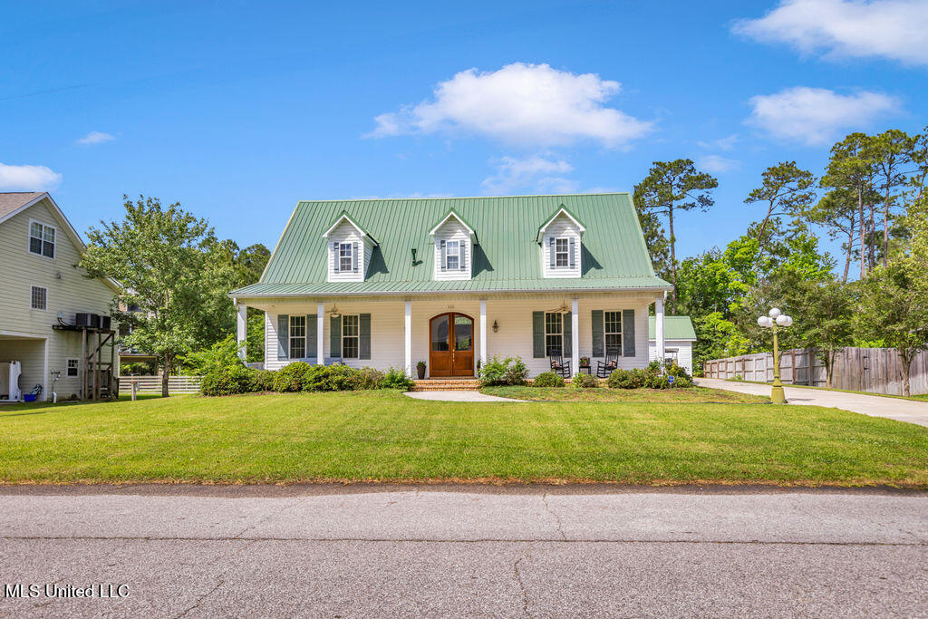 630 Royal Oak Drive Property Photo 1