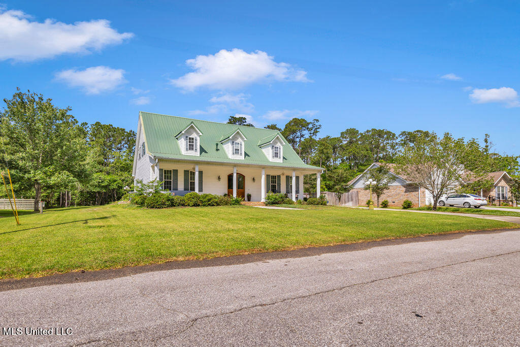 630 Royal Oak Drive Property Photo 2