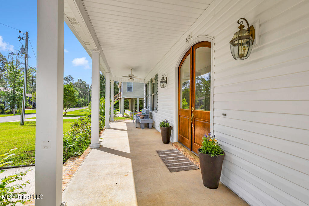 630 Royal Oak Drive Property Photo 5