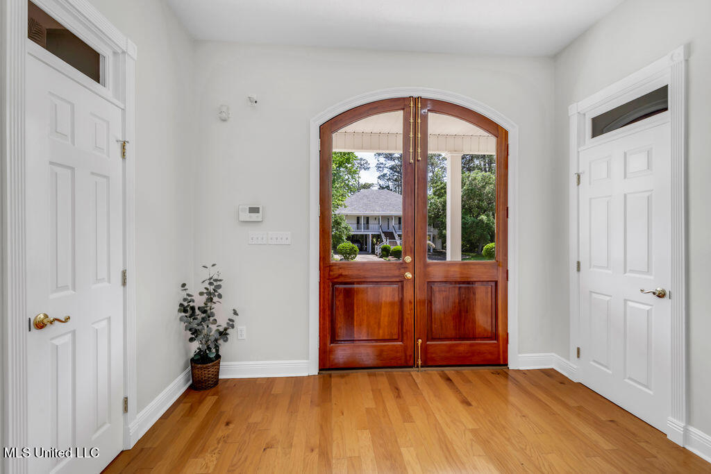 630 Royal Oak Drive Property Photo 6