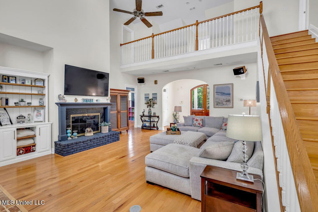 630 Royal Oak Drive Property Photo 9