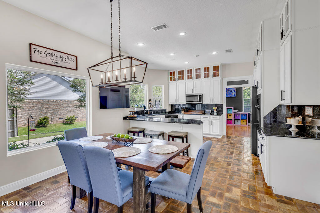 630 Royal Oak Drive Property Photo 11