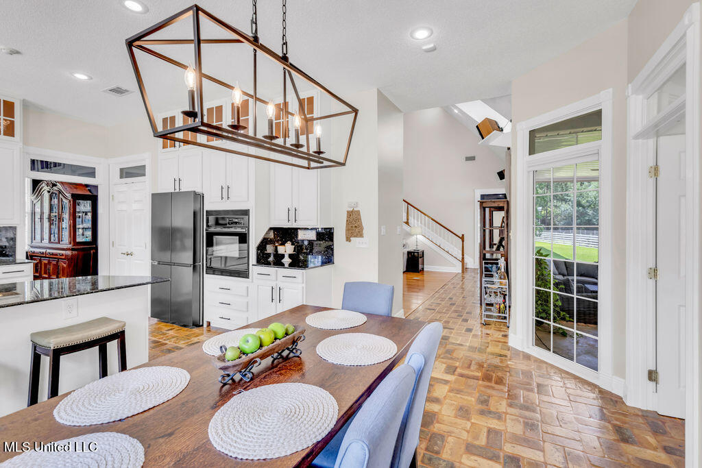 630 Royal Oak Drive Property Photo 12