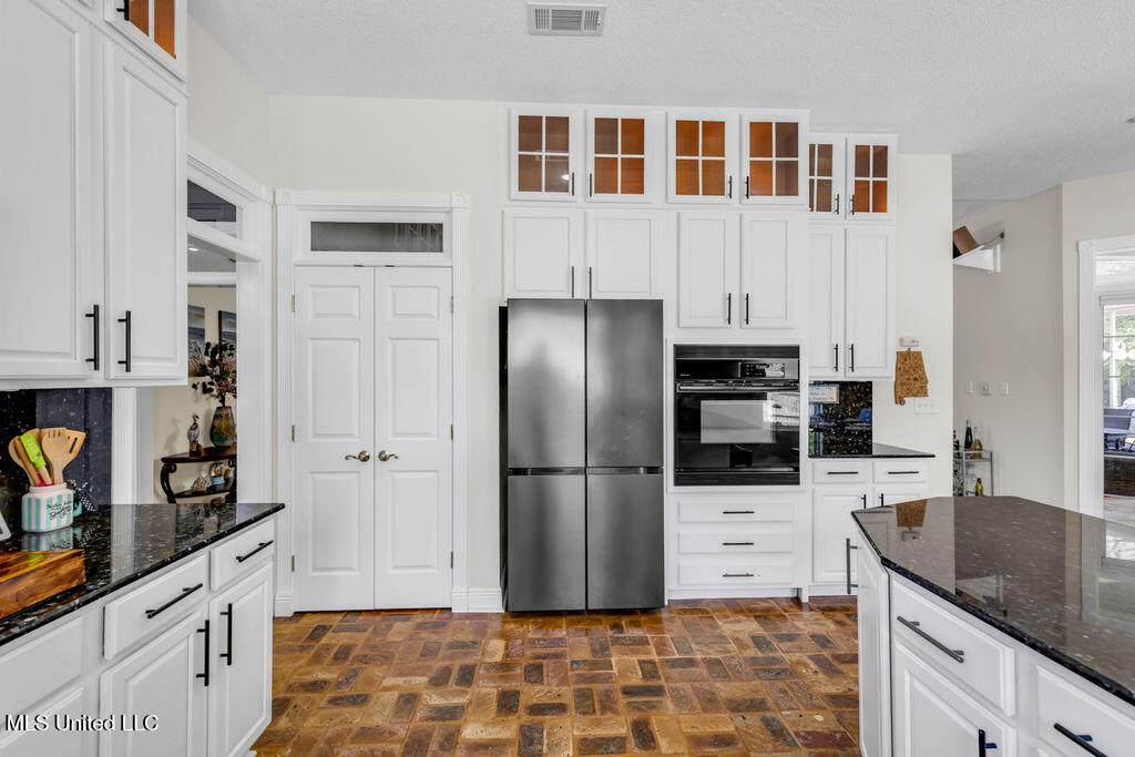 630 Royal Oak Drive Property Photo 16